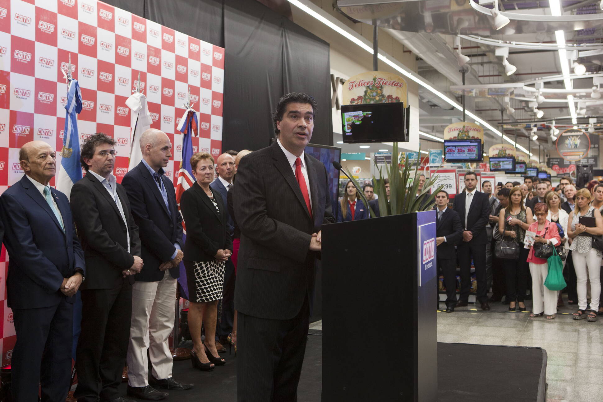 Capitanich inaugura hipermercado Coto