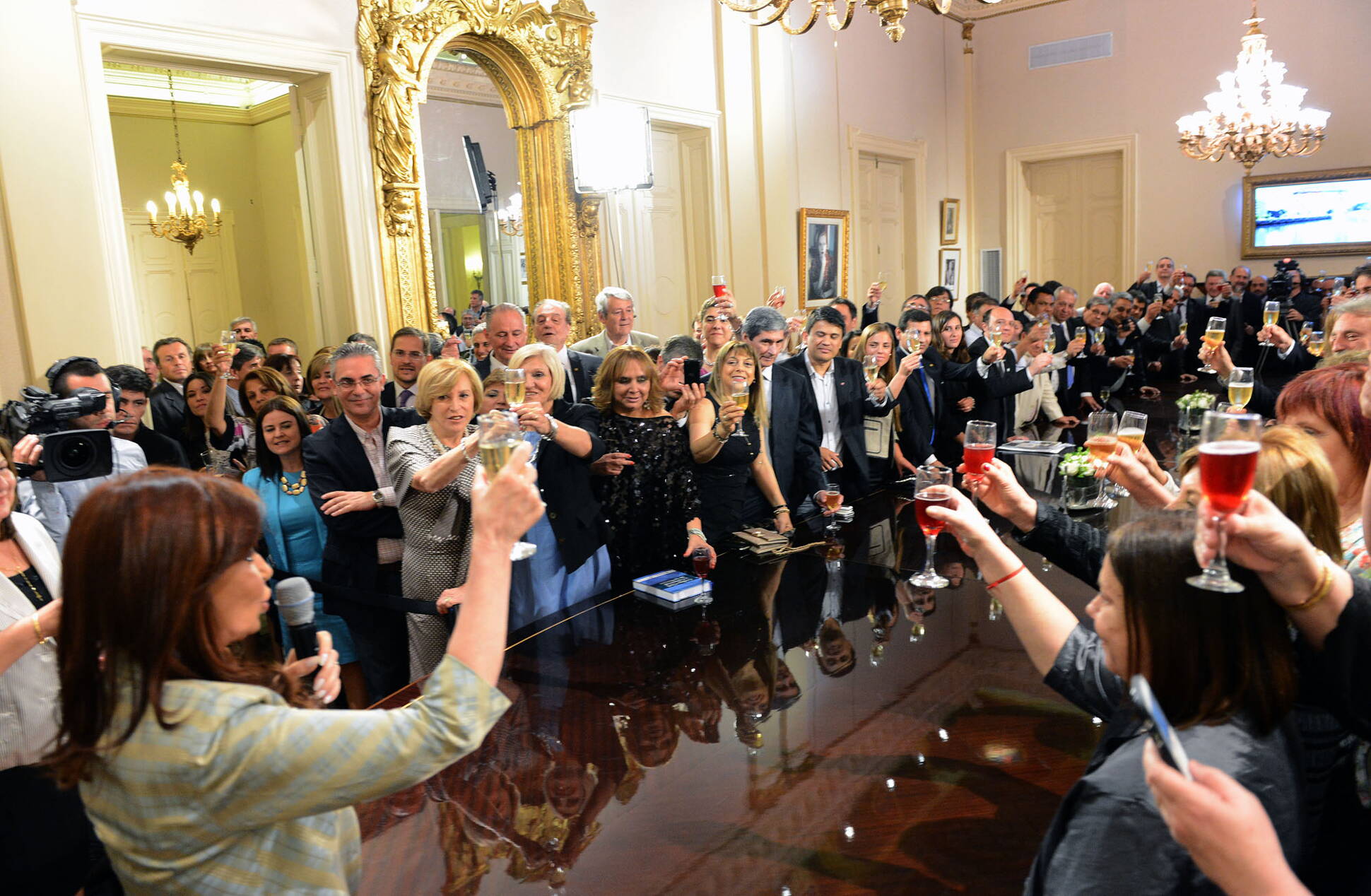 La Jefa de Estado brinda junto a los legisladores del Frente para la Victoria en Casa de Gobierno
