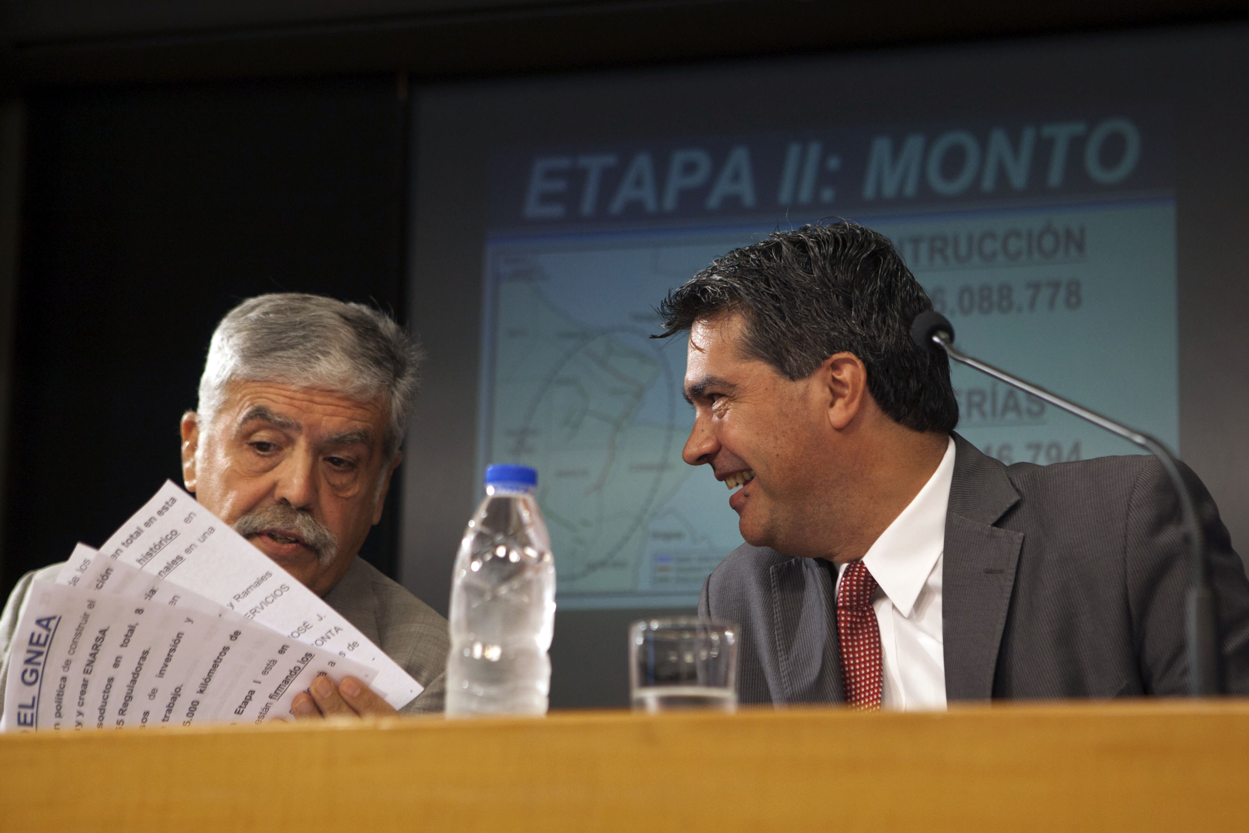 Capitanich y De Vido en la firma de contratos para la etapa II del Gasoducto del Noreste