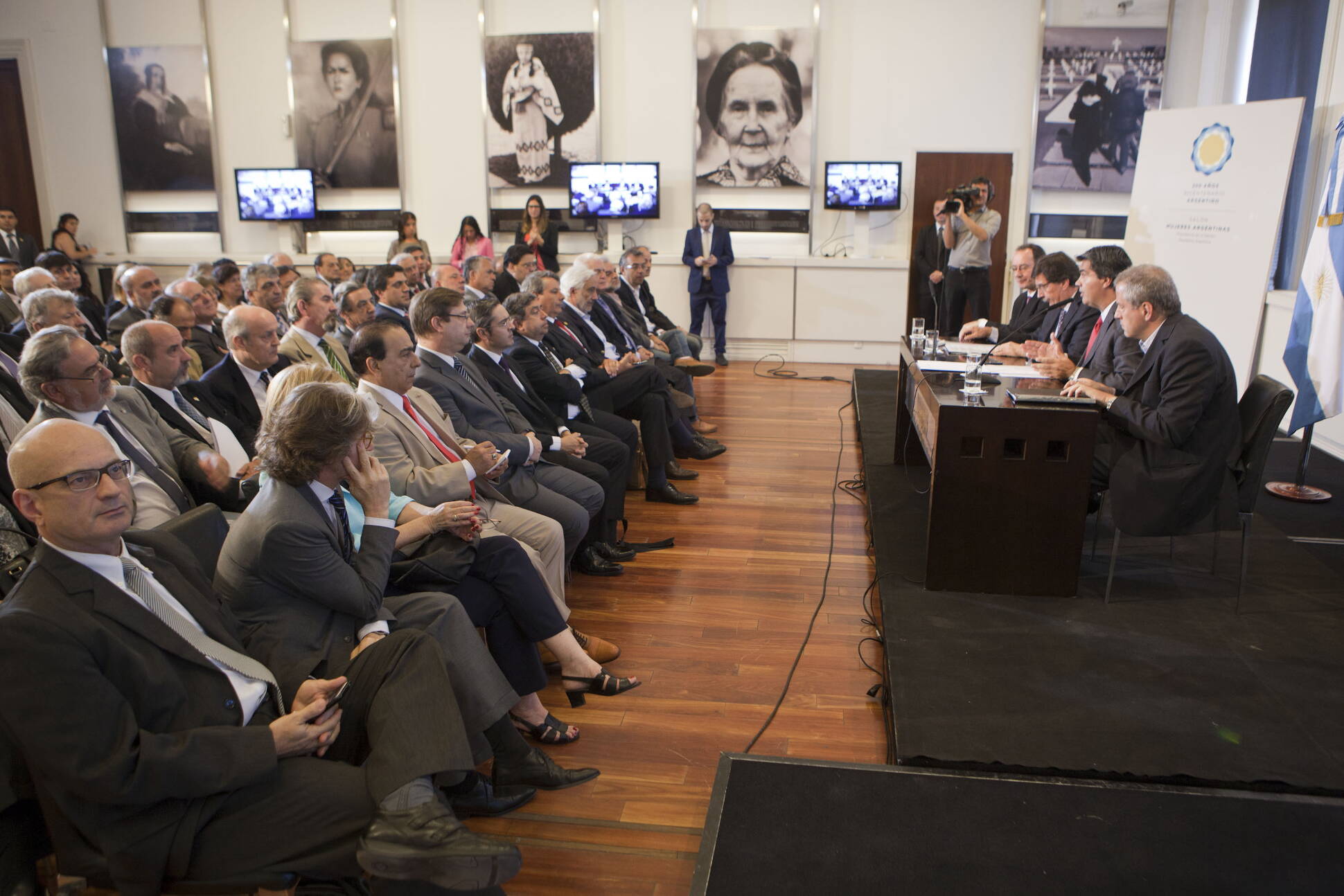 El jefe de Gabinete y el ministro Sileoni, en el Encuentro con rectores de Universidades Nacionales.