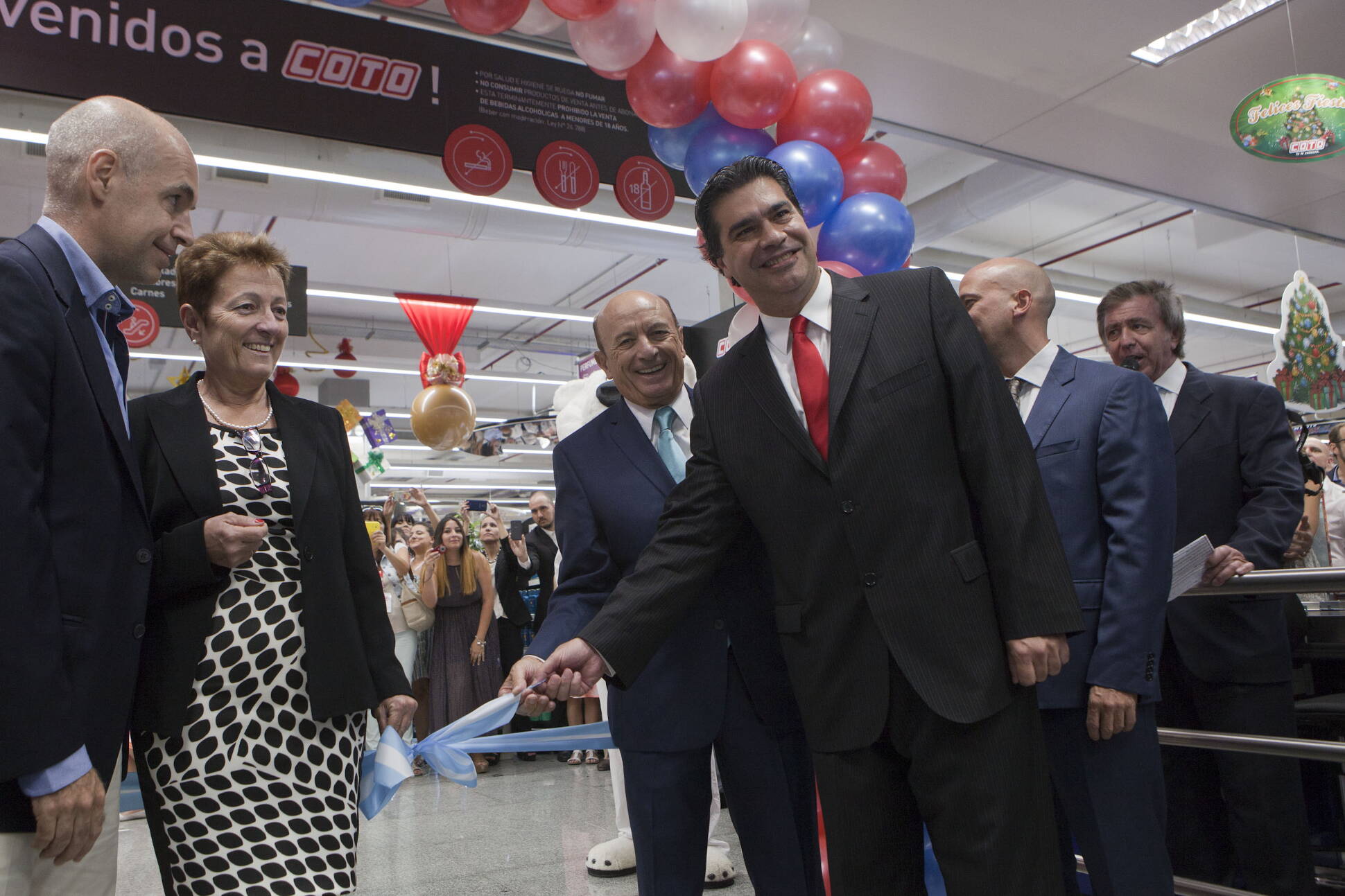 Capitanich inaugura hipermercado Coto