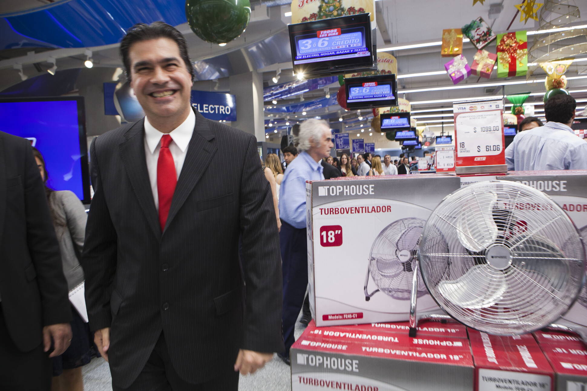 Capitanich inaugura hipermercado Coto