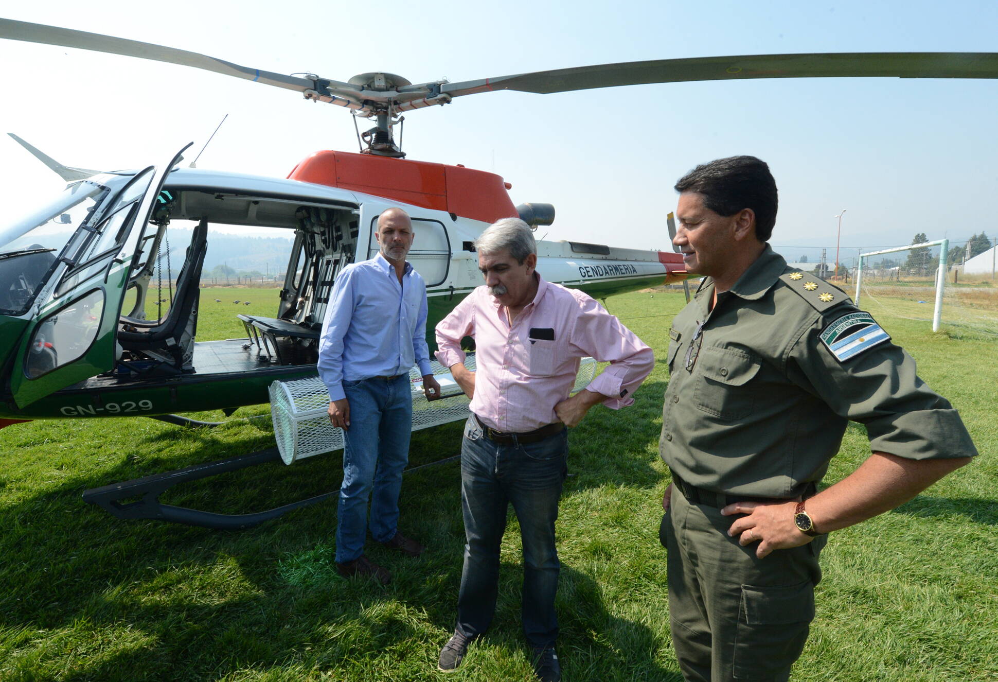 Aníbal Fernández recorrió en helicóptero la zona de Cholila, afectada por el incendio 