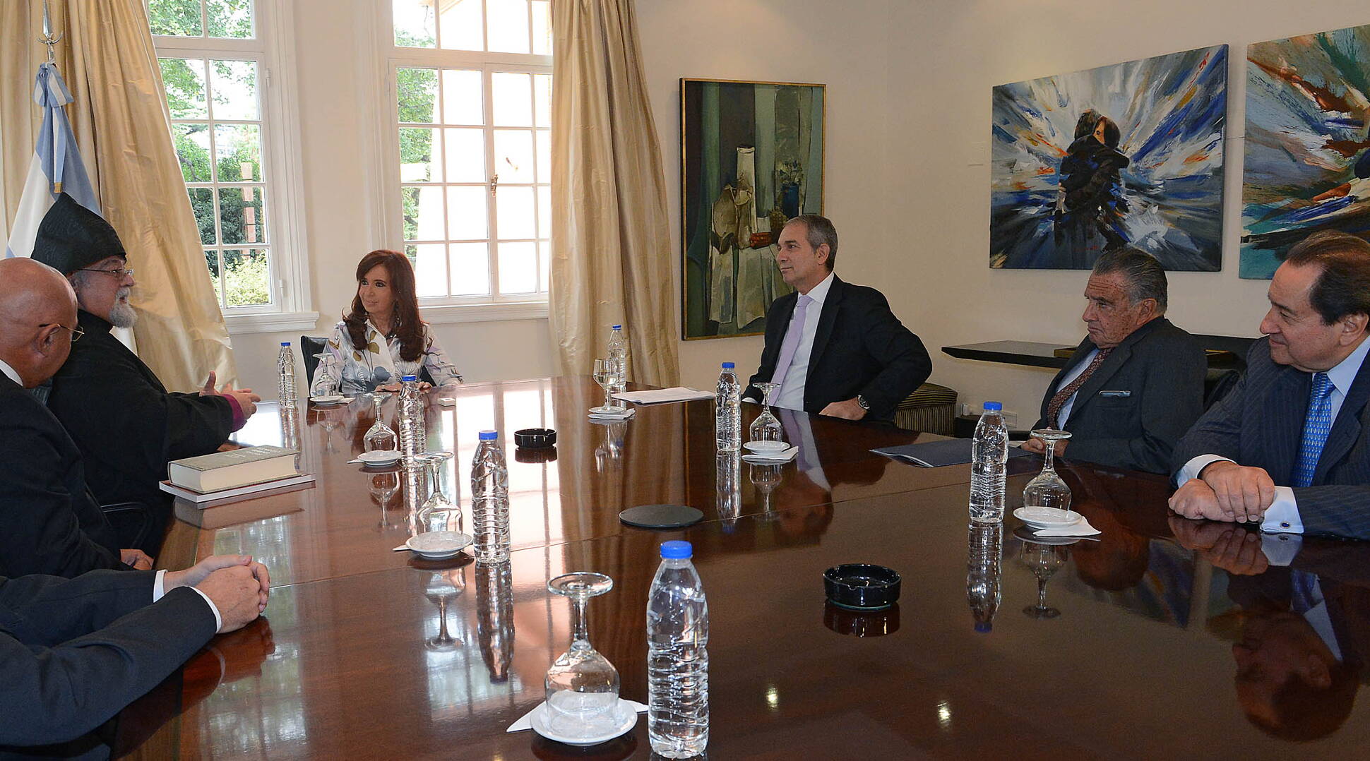 Cristina Fernández con dirigentes de la colectividad armenia