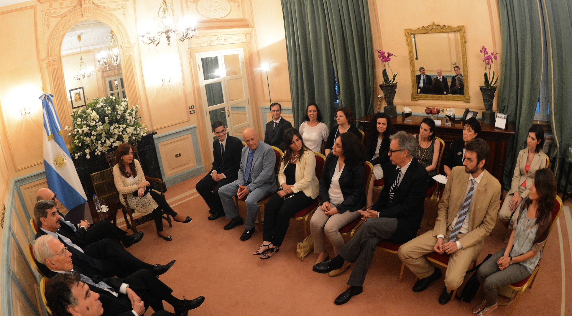 La Presidenta, junto a la Red de Científicos Argentinos en Italia.