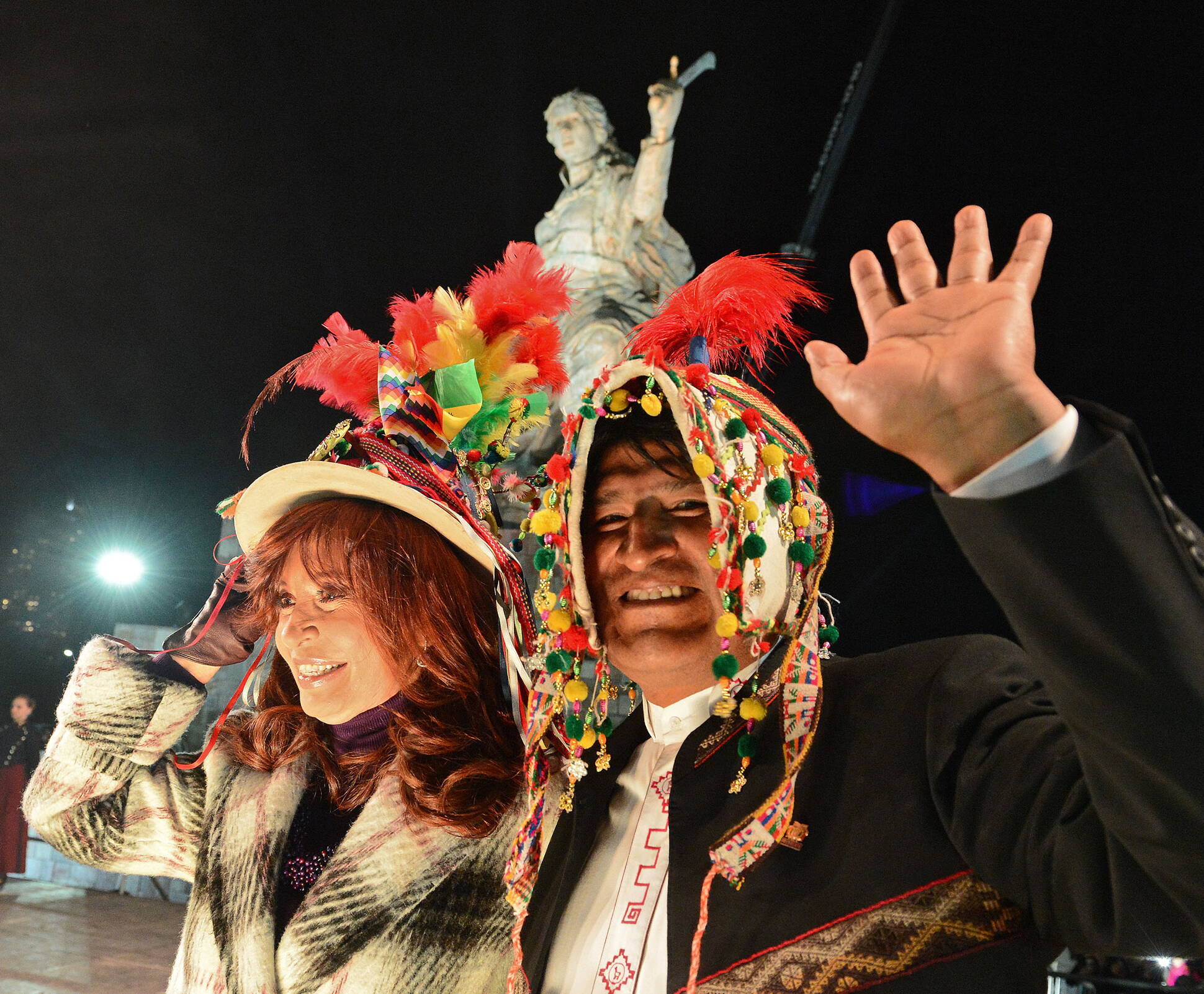 Cristina Fernández y Evo Morales inauguran el monumento a Juana Azurduy