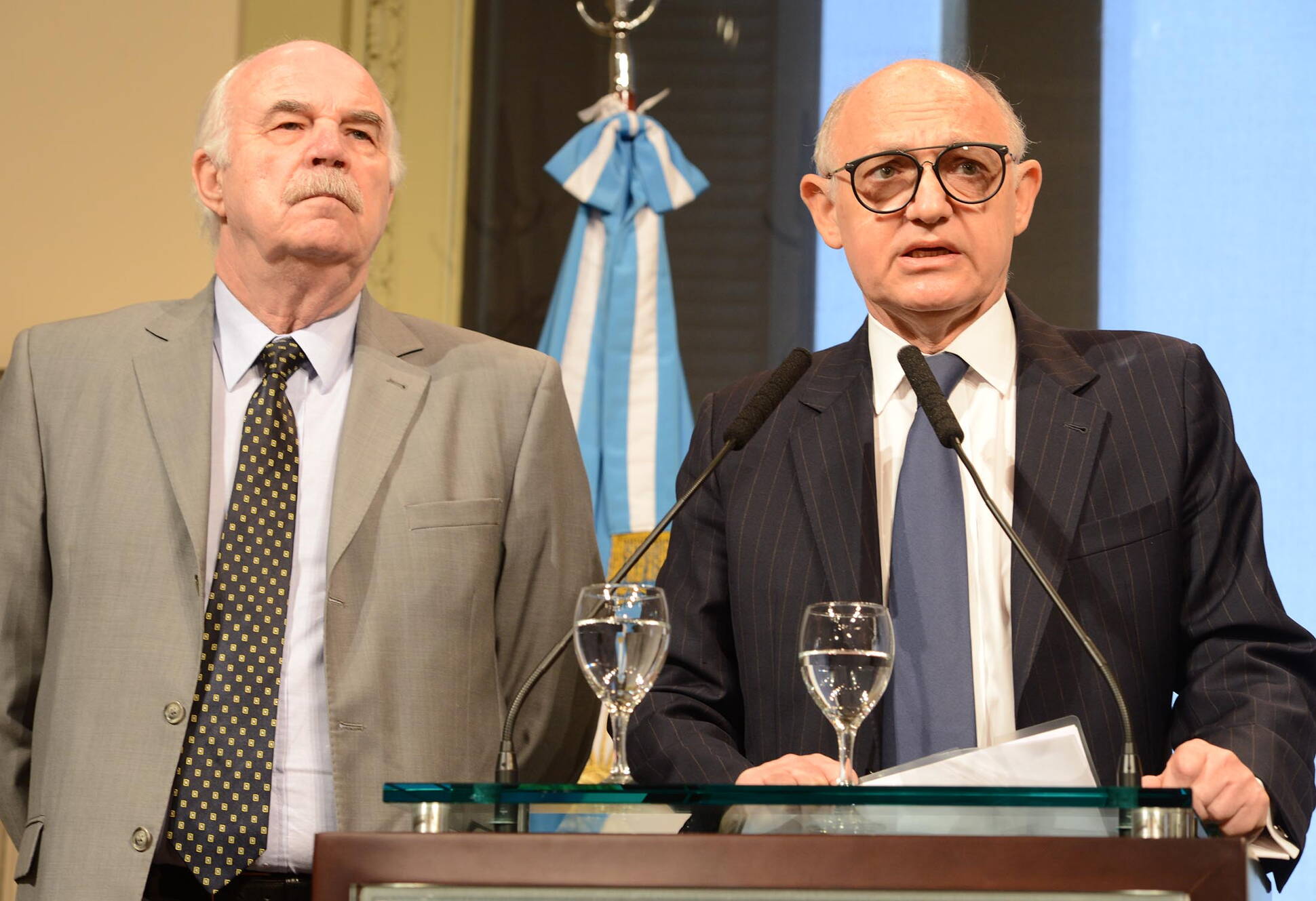 El canciller, Héctor Timerman, y el ministro de Agricultura, Carlos Casamiquela en Casa Rosada.