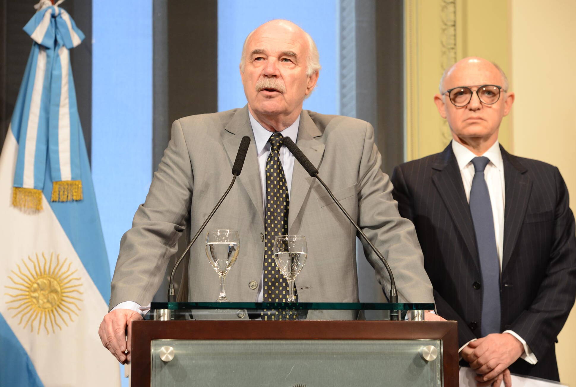El canciller, Héctor Timerman, y el ministro de Agricultura, Carlos Casamiquela en Casa Rosada.