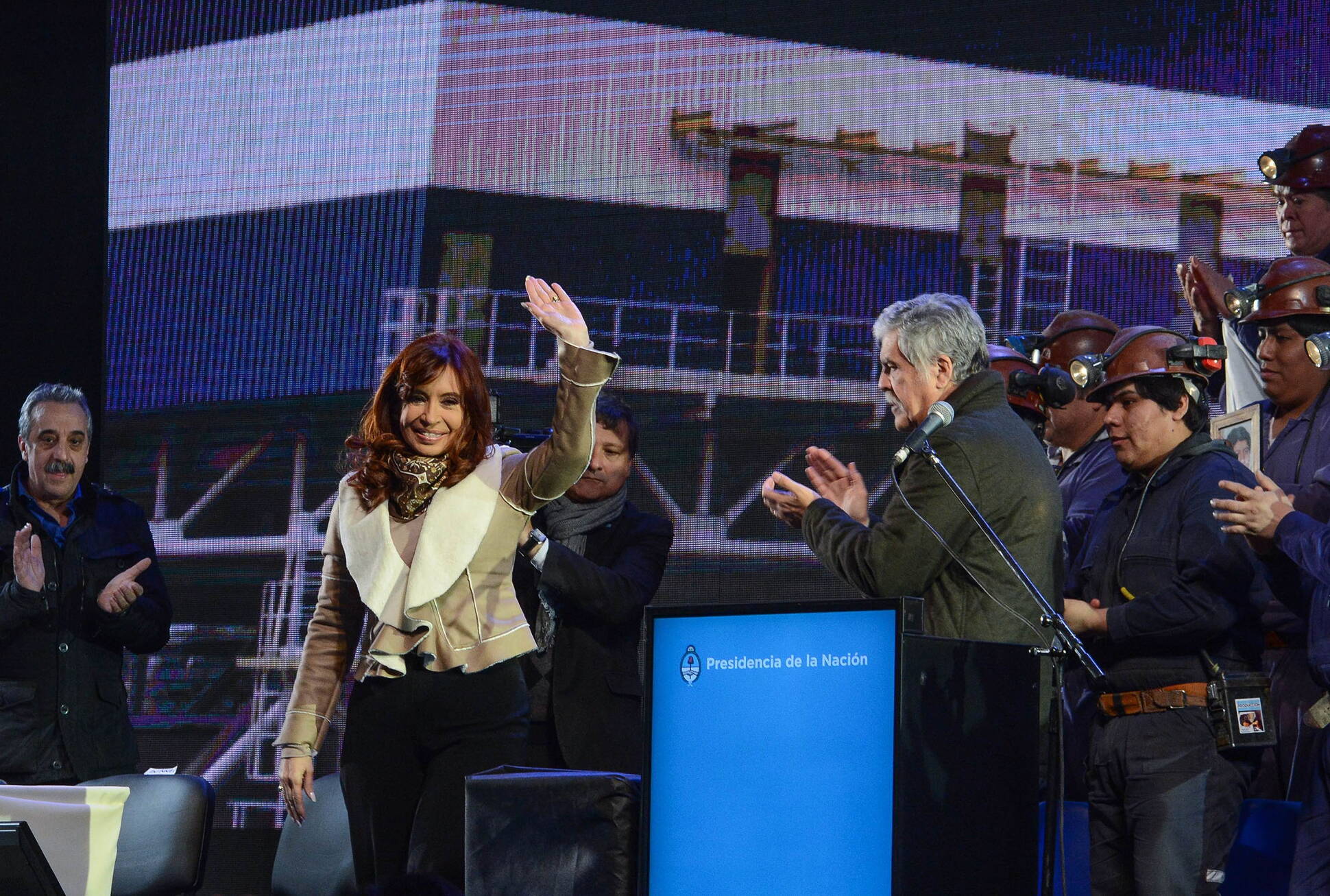 Cristina Fernández, Julio De Vido y mineros en la Central Termoeléctrica de Río Turbio