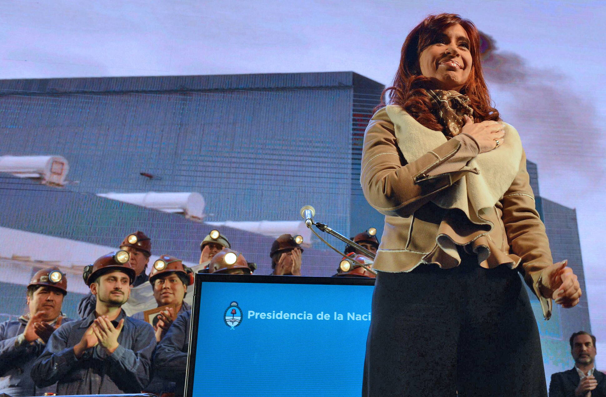 Cristina Fernández y mineros en la Central Termoeléctrica de Río Turbio
