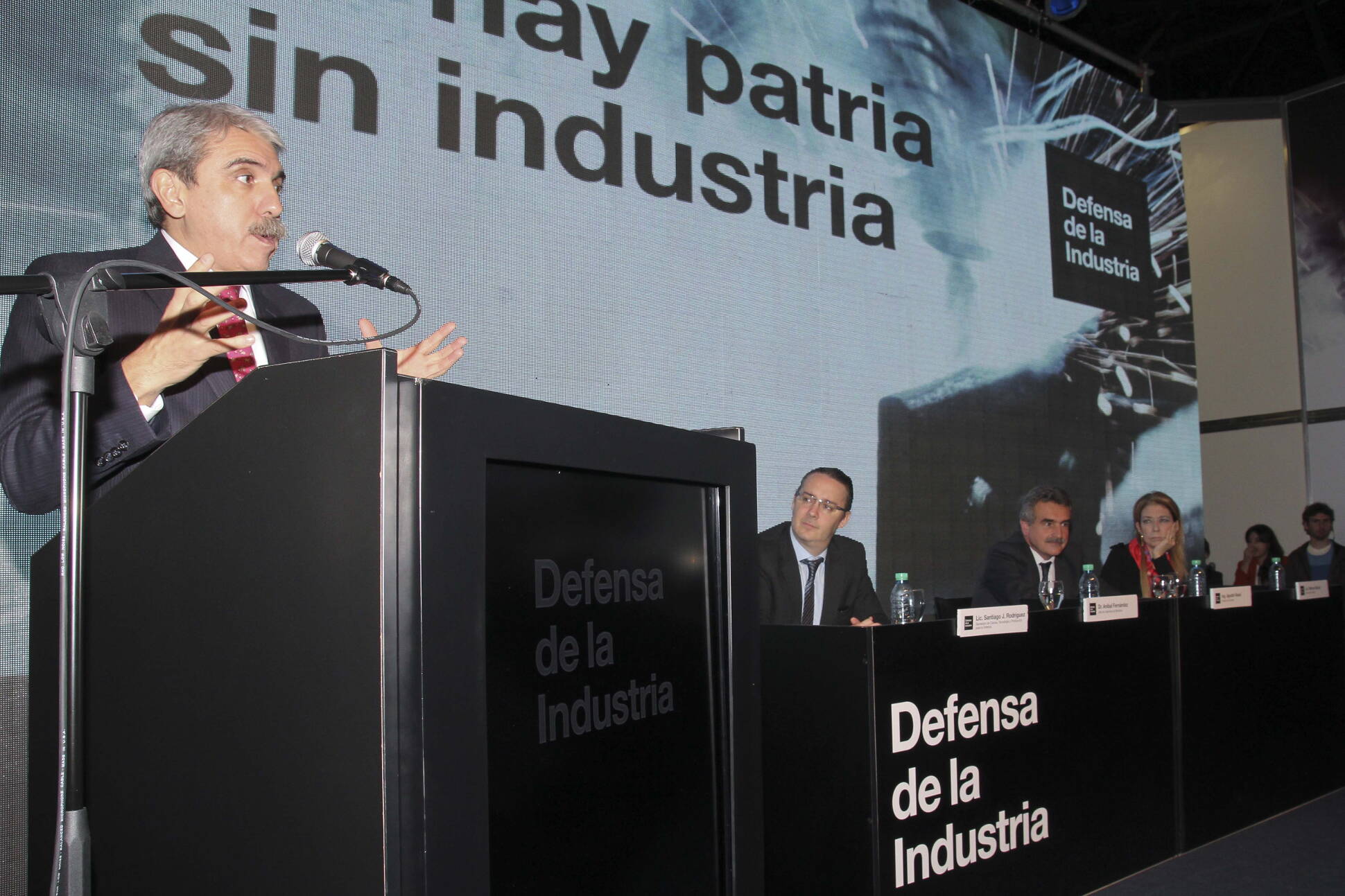 Aníbal Fernández, Débora Giorgi y Agustín Rossi en la Exposición Defensa de la Industria