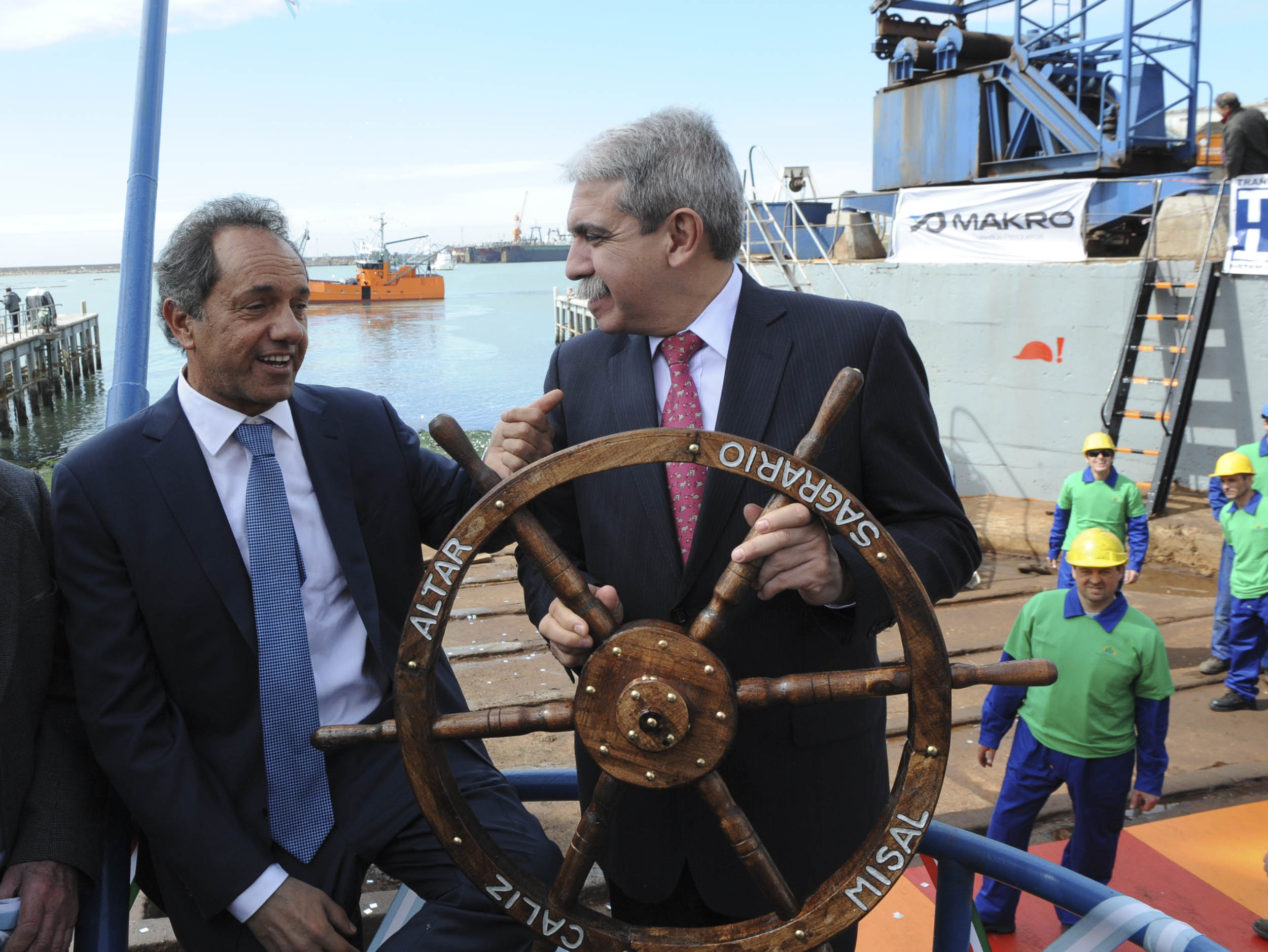 El Jefe de Gabinete participó en Mar del Plata de la botadura de dos embarcaciones pesqueras
