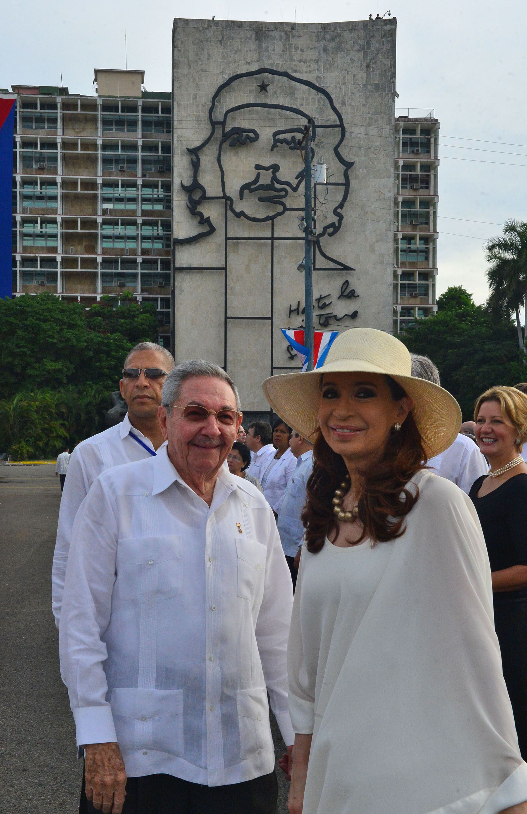 Cristina Fernández junto a Raúl Castro en La Habana