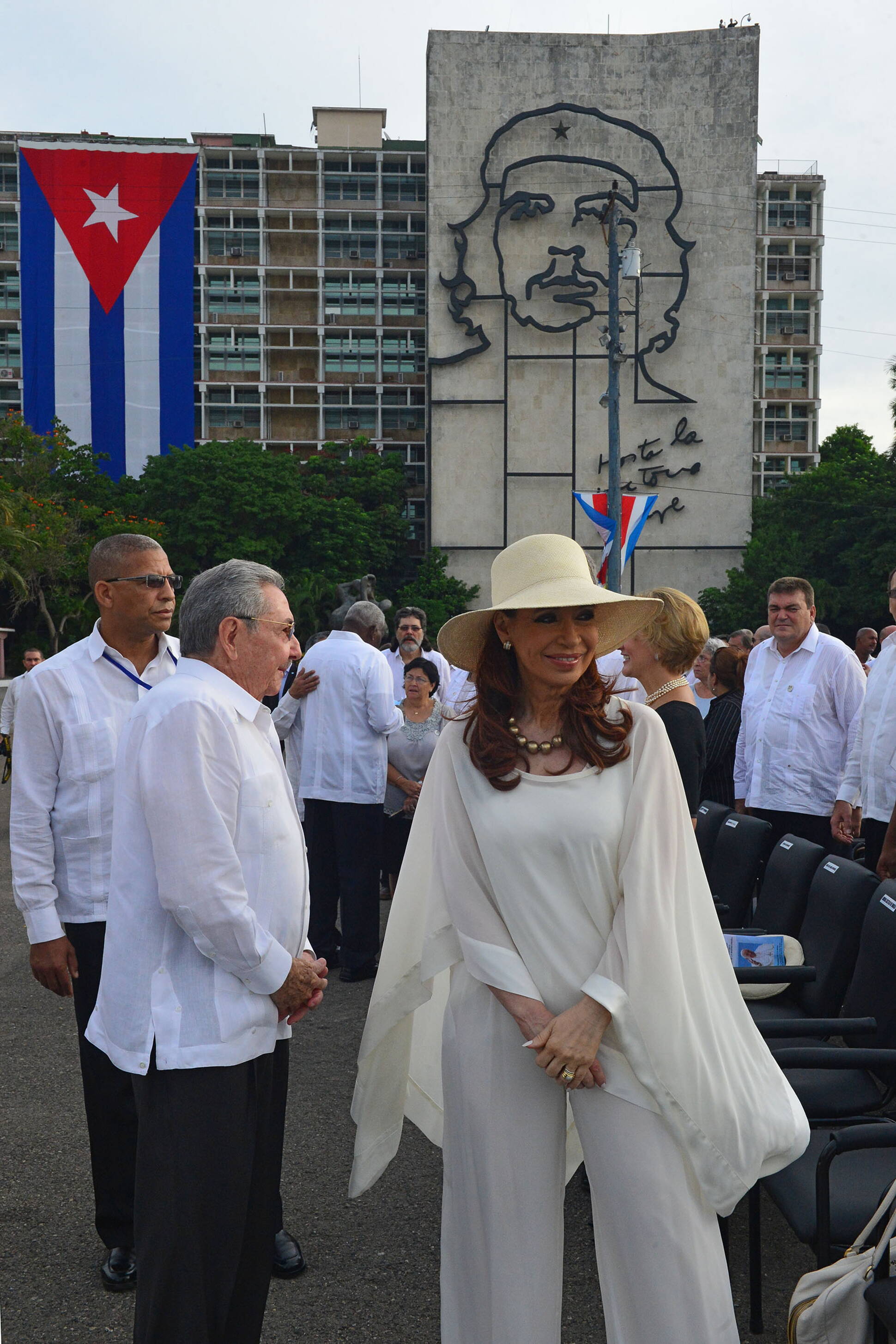 Cristina Fernández junto a Raúl Castro en La Habana