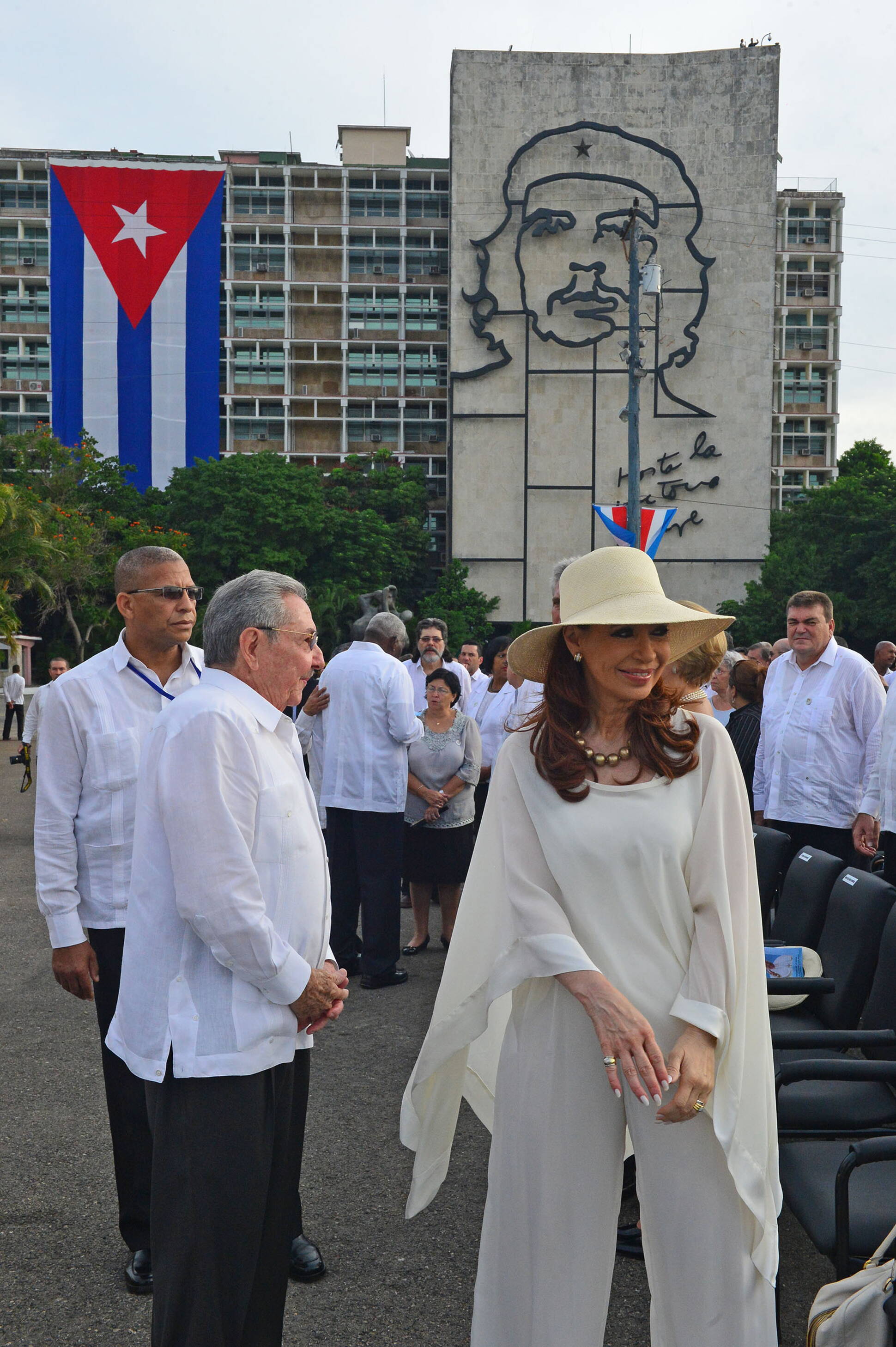 Cristina Fernández junto a Raúl Castro en La Habana