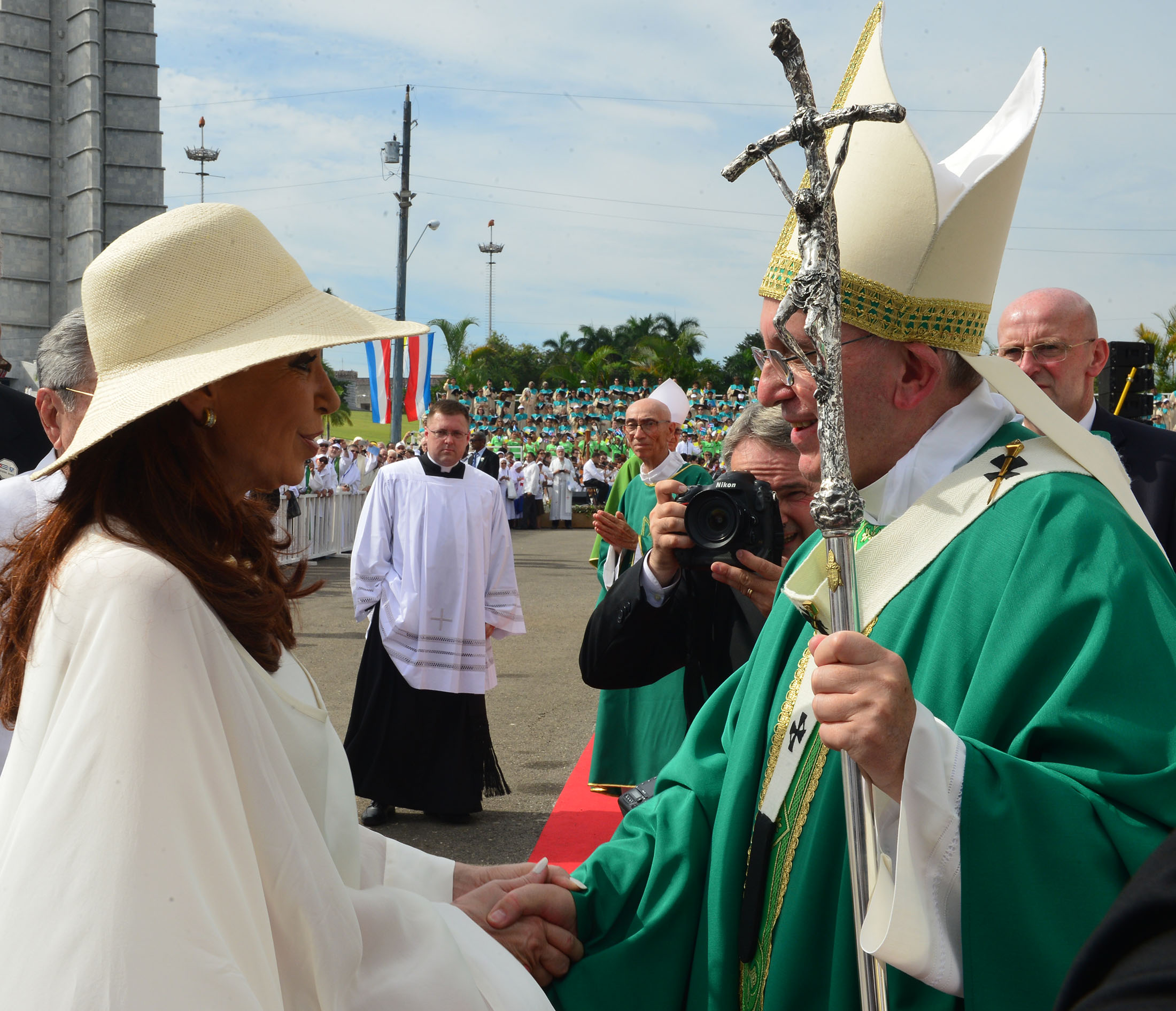 La Presidenta recibe el saludo del Papa Francisco en Cuba