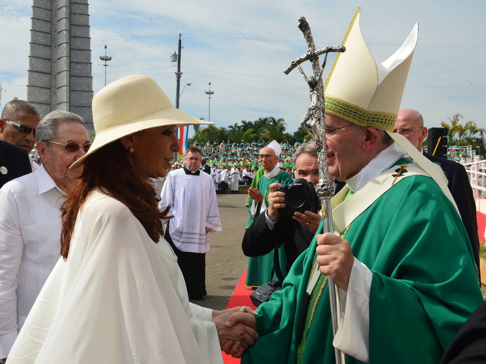 La Presidenta recibe el saludo del Papa Francisco en Cuba