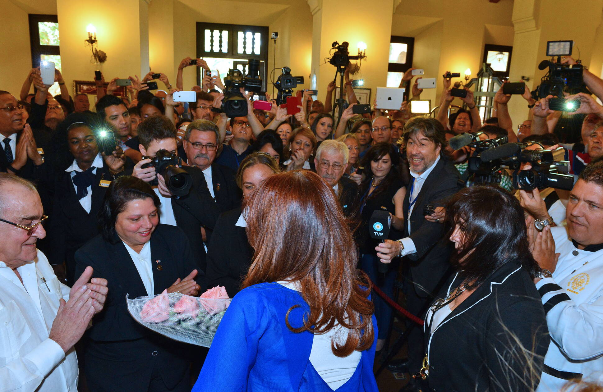 La Presidenta es recibida en Cuba.