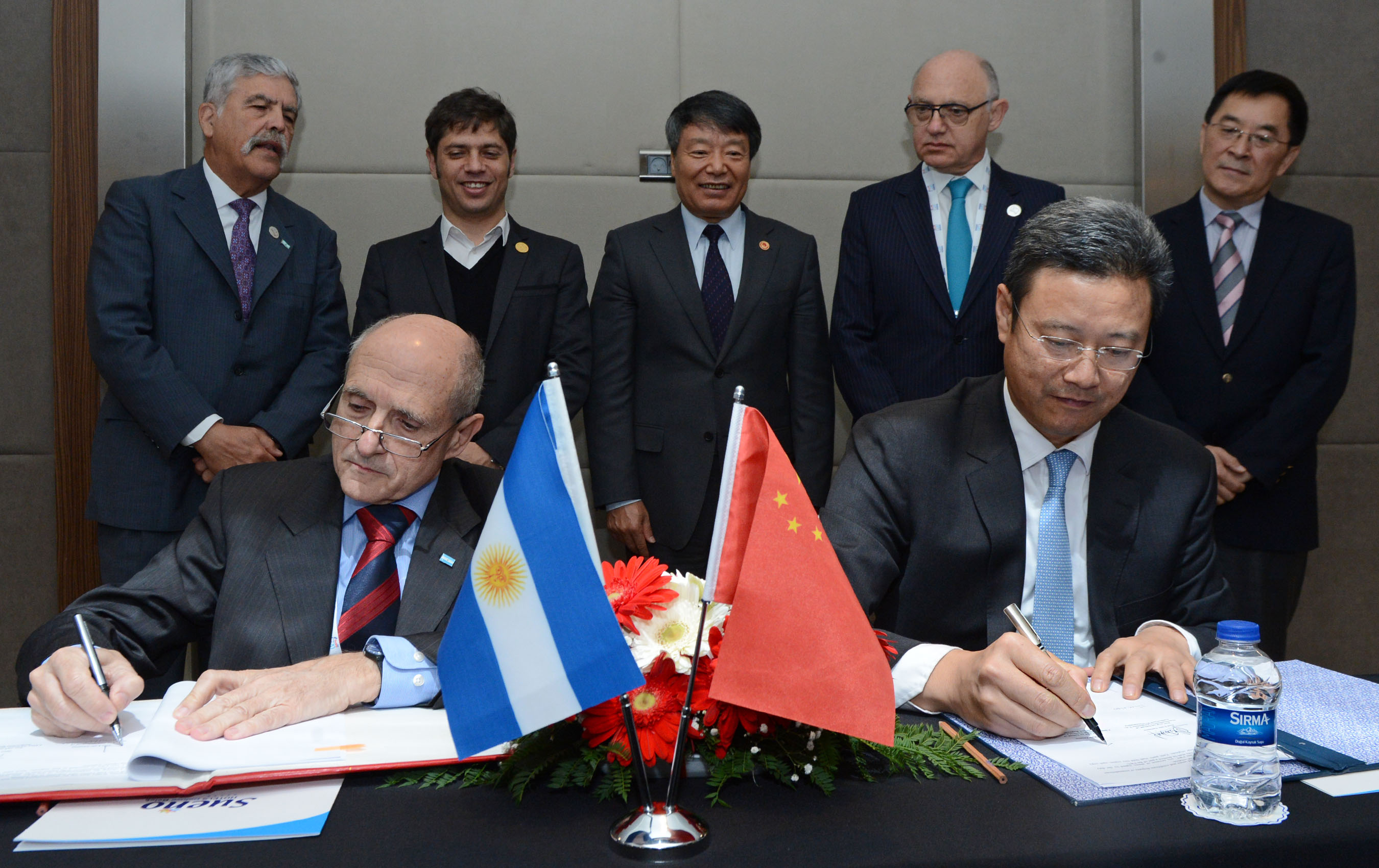 Argentina y China firman contratos para construcción de cuarta y quinta central nuclear