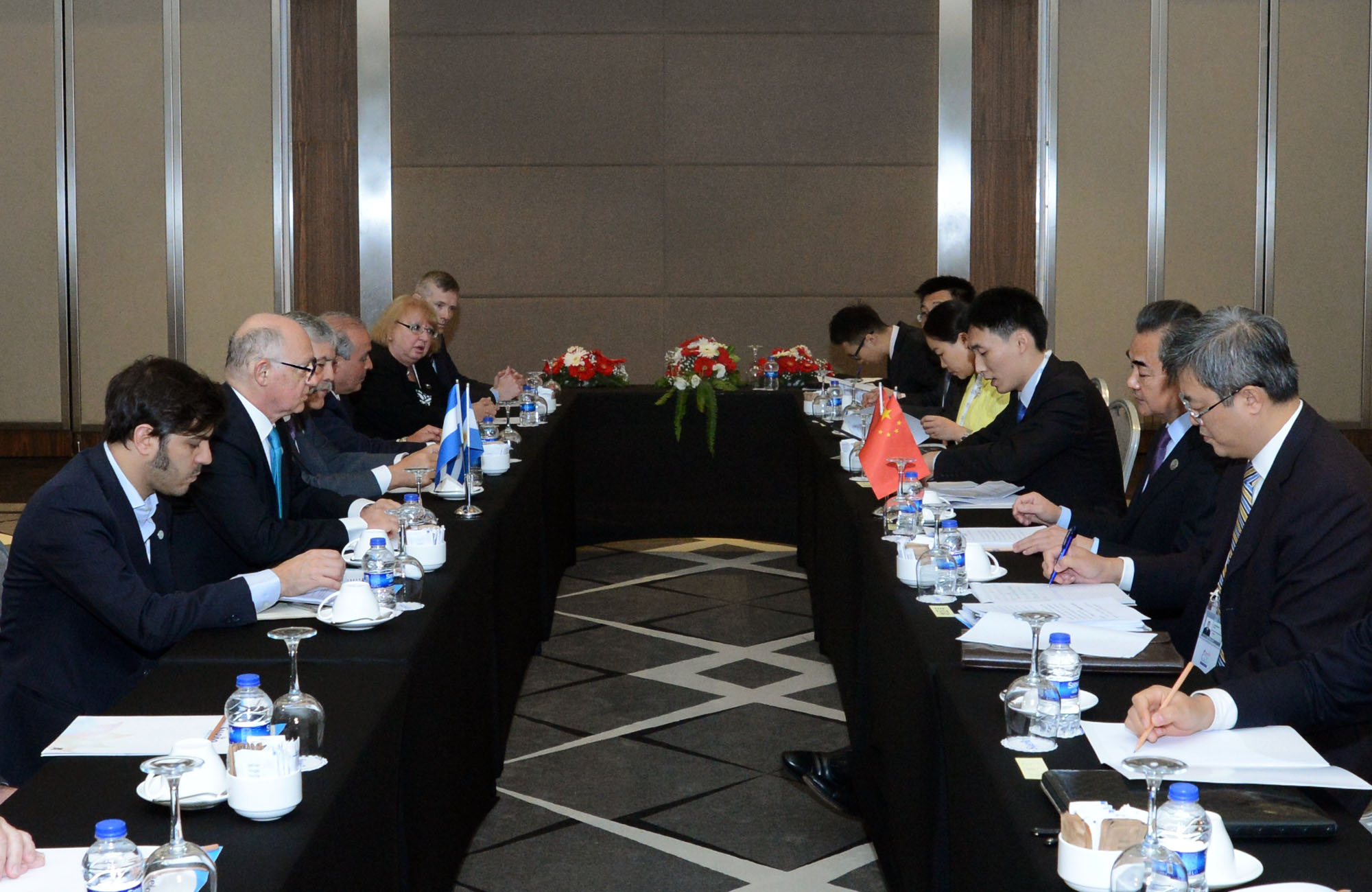 Timerman y De Vido se reunieron con el canciller chino Wang Yi en el marco de la Cumbre del G20
