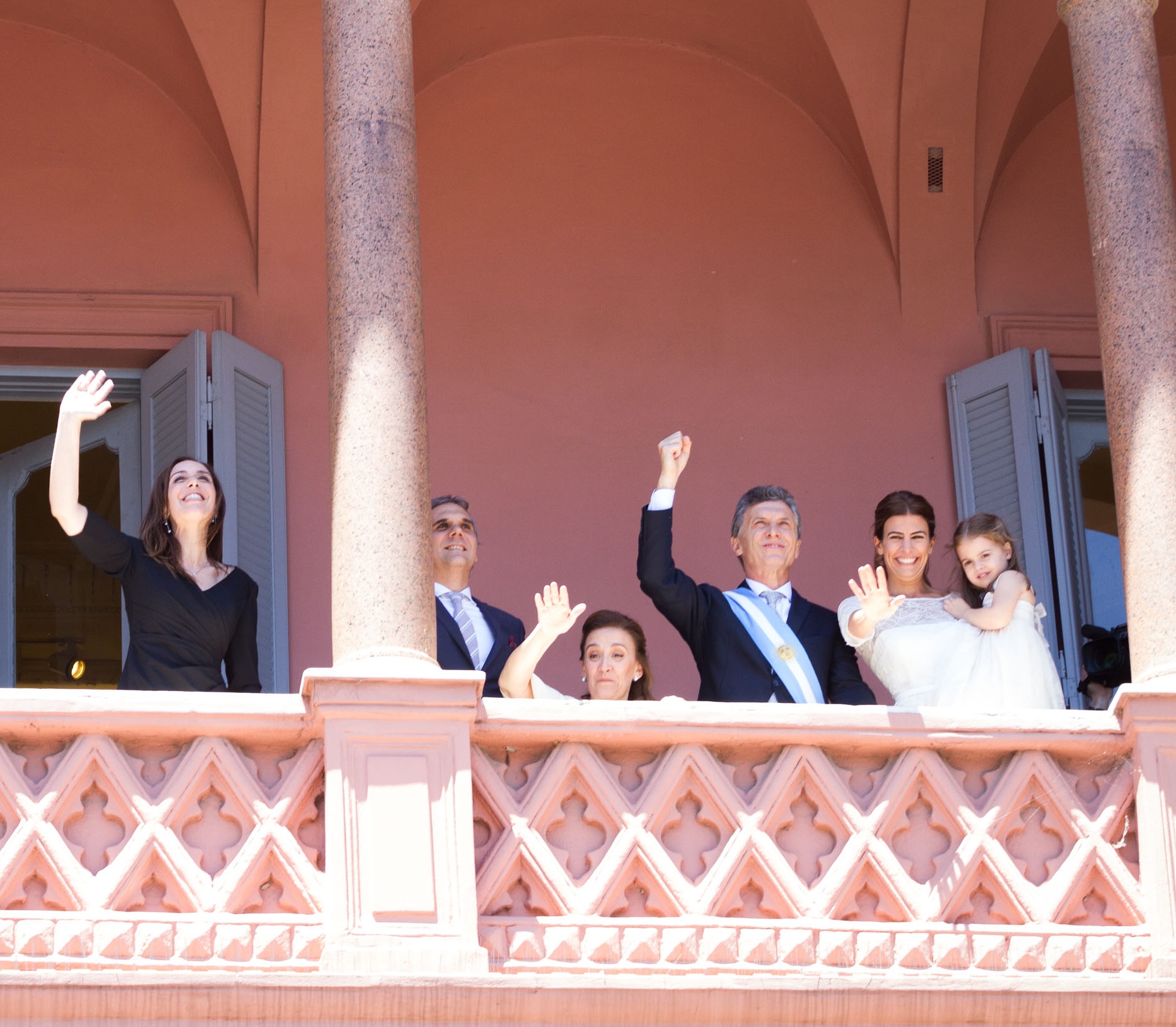 Mauricio Macri, Juliana Awada, Gabriela Michetti y María Eugenia Vidal saludan