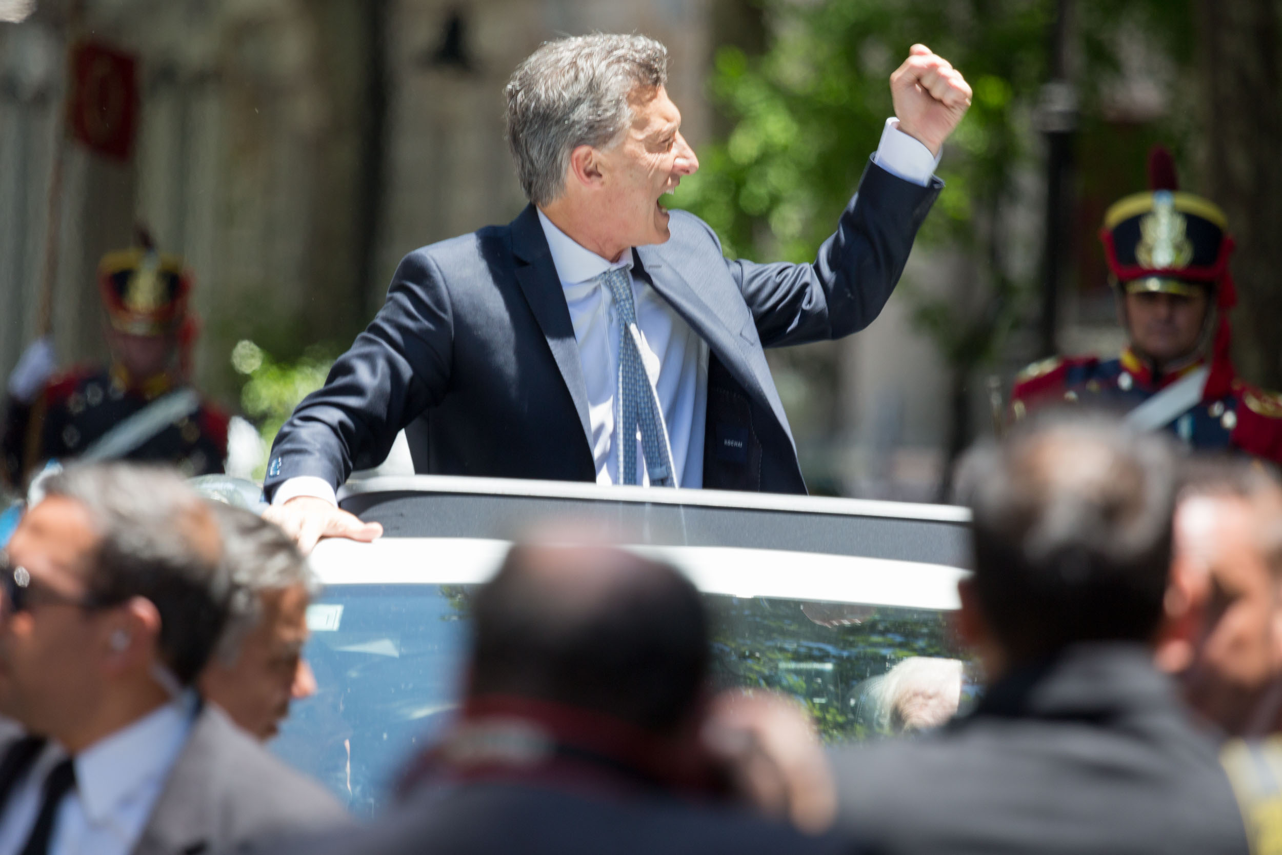 Mauricio Macri saluda a la multitud