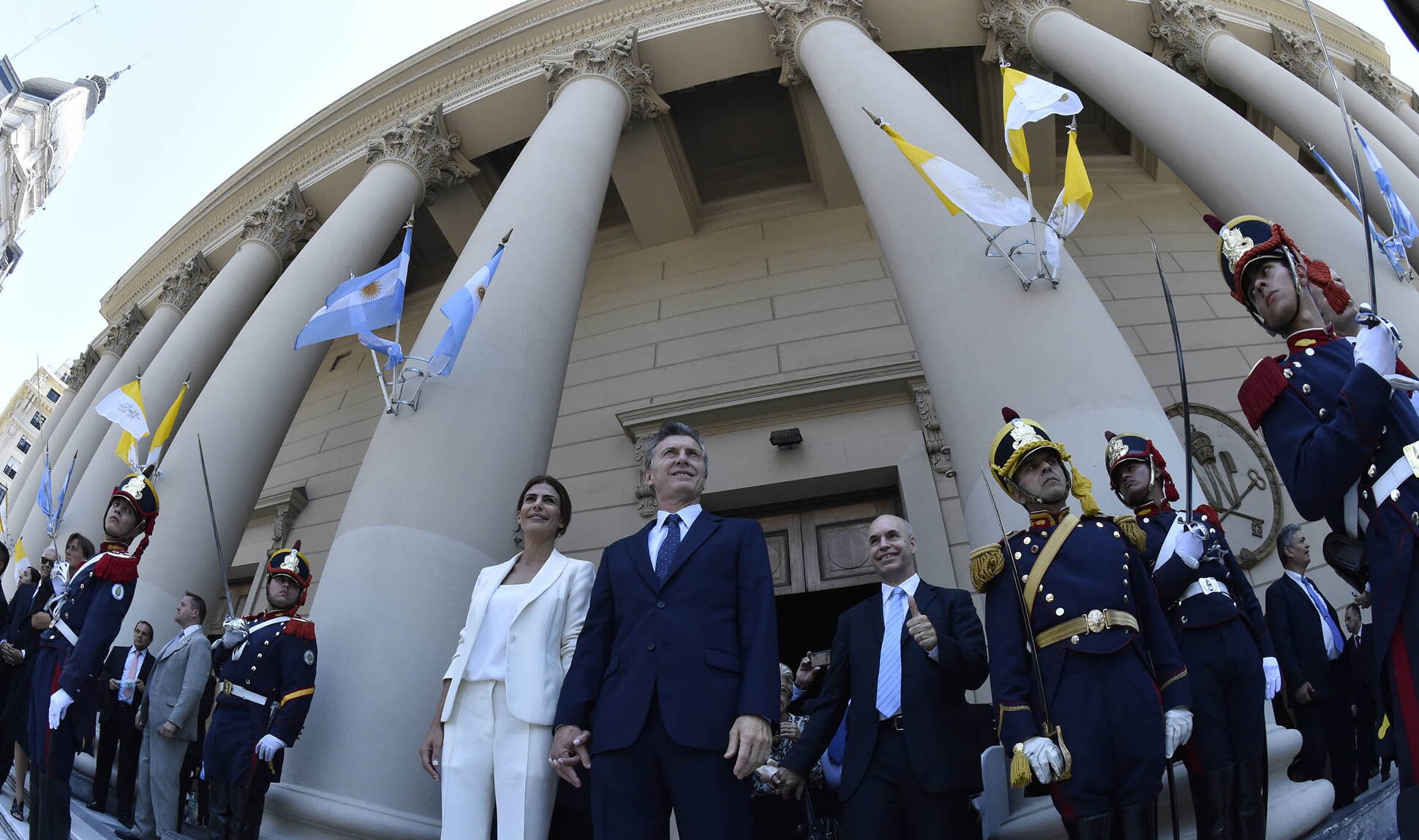 Mauricio Macri y Juliana Awada se retiran de la Catedral Metropolitana