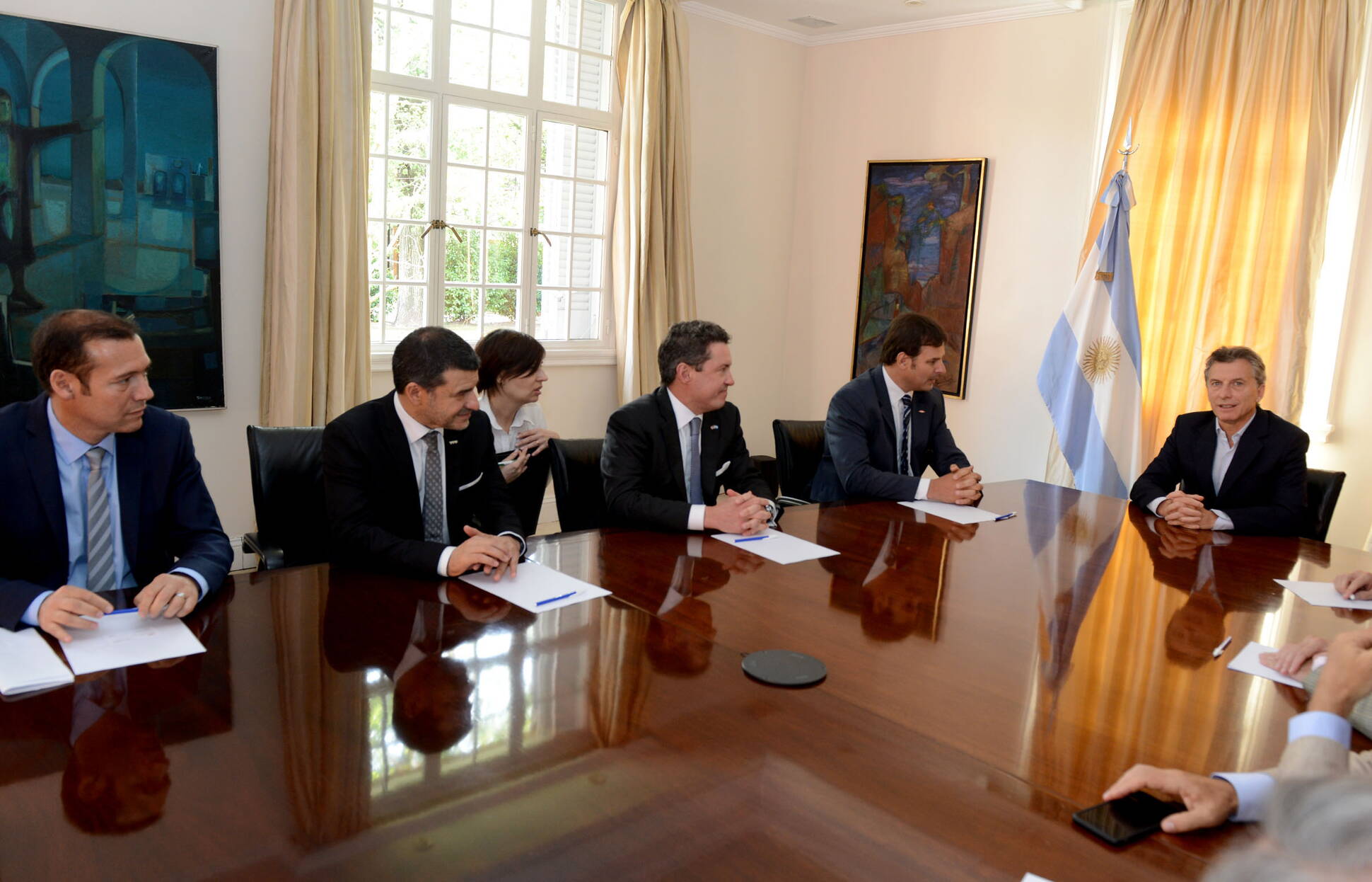 El presidente Mauricio Macri anunció hoy la firma de un acuerdo comercial entre YPF y Dow Argentina.