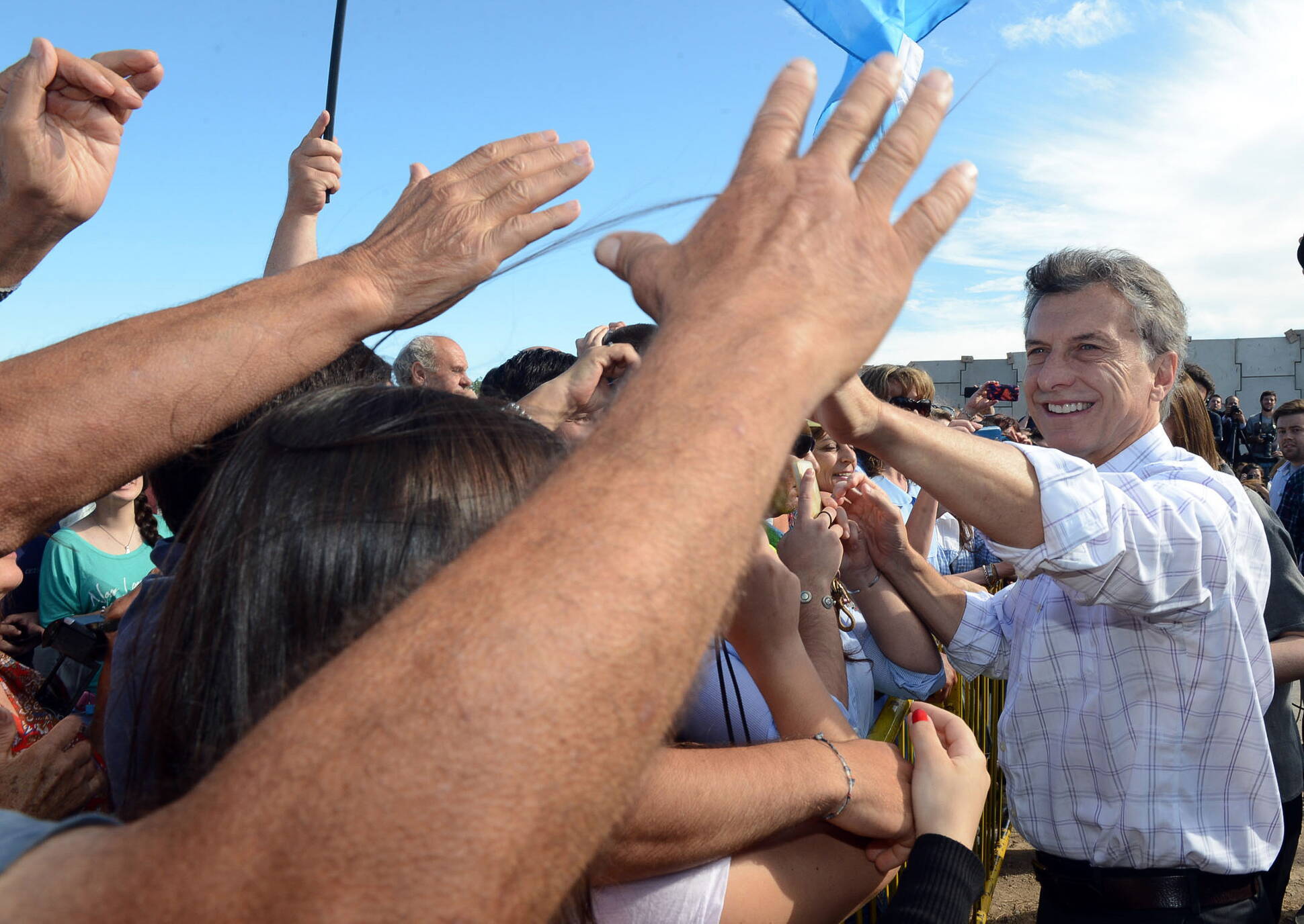 El presidente Mauricio Macri anunció  la reanudación de las obras de construcción de la Autovía 7 en el tramo Luján-Junín. 