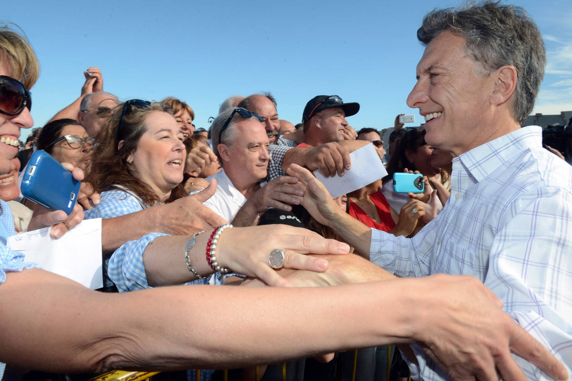 El presidente Mauricio Macri anunció  la reanudación de las obras de construcción de la Autovía 7 en el tramo Luján-Junín. 