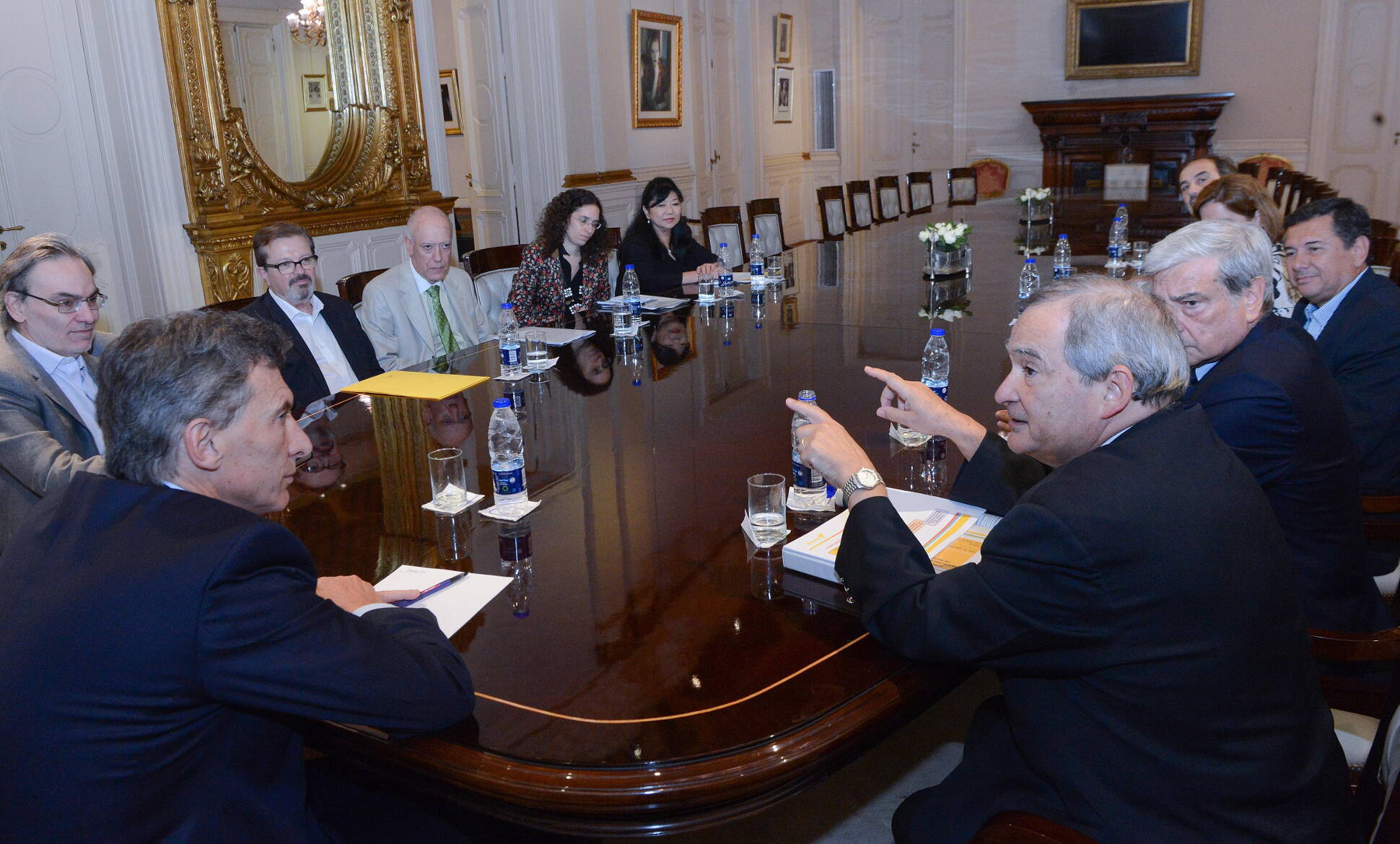 Mauricio Macri, Jorge Lemus y sus colaboradores en Casa de Gobierno
