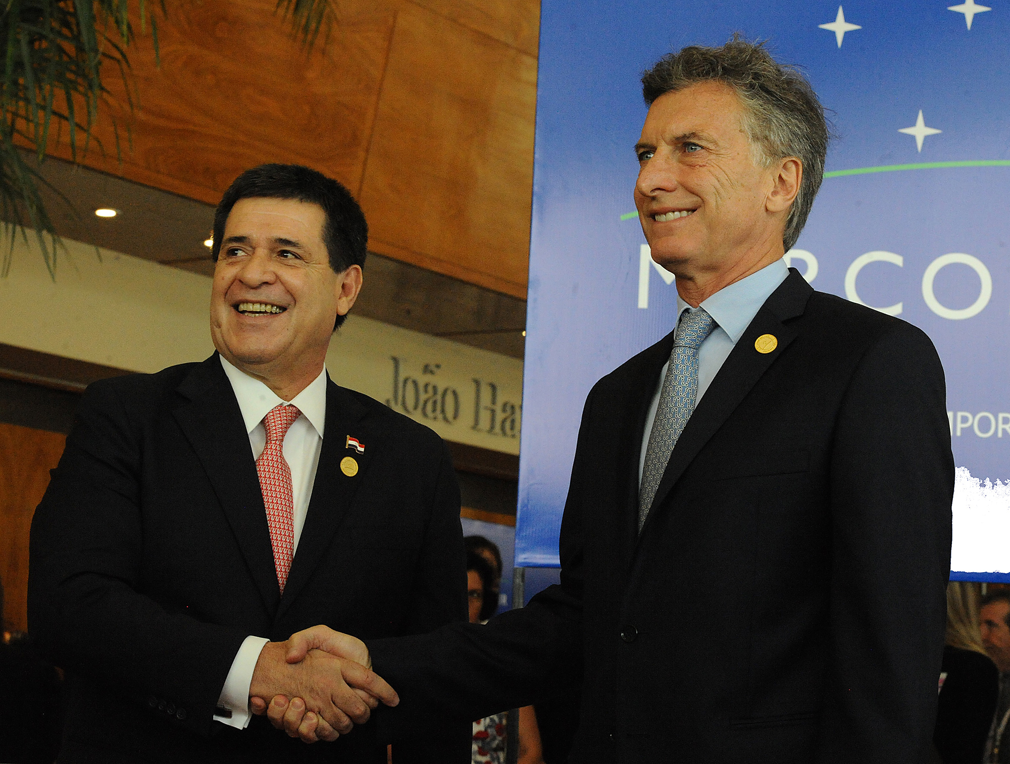 El Presidente saludó a su par de paraguay, Horacio Cartés, en la 49° Cumbre del Mercosur.