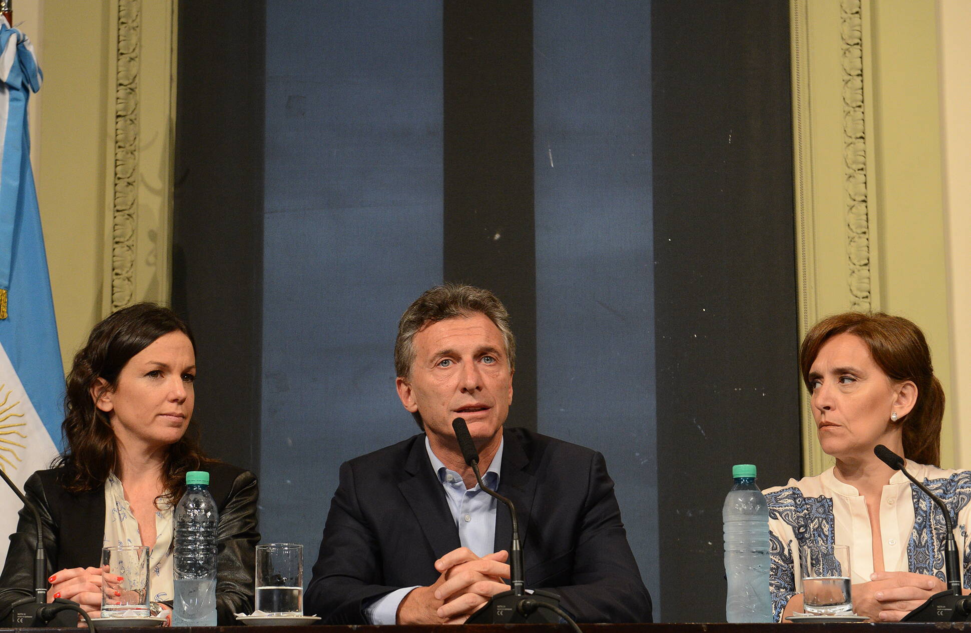 Mauricio Macri, Gabriela Michetti y Carolina Stanley en Sala de Conferencias de Casa de Gobierno