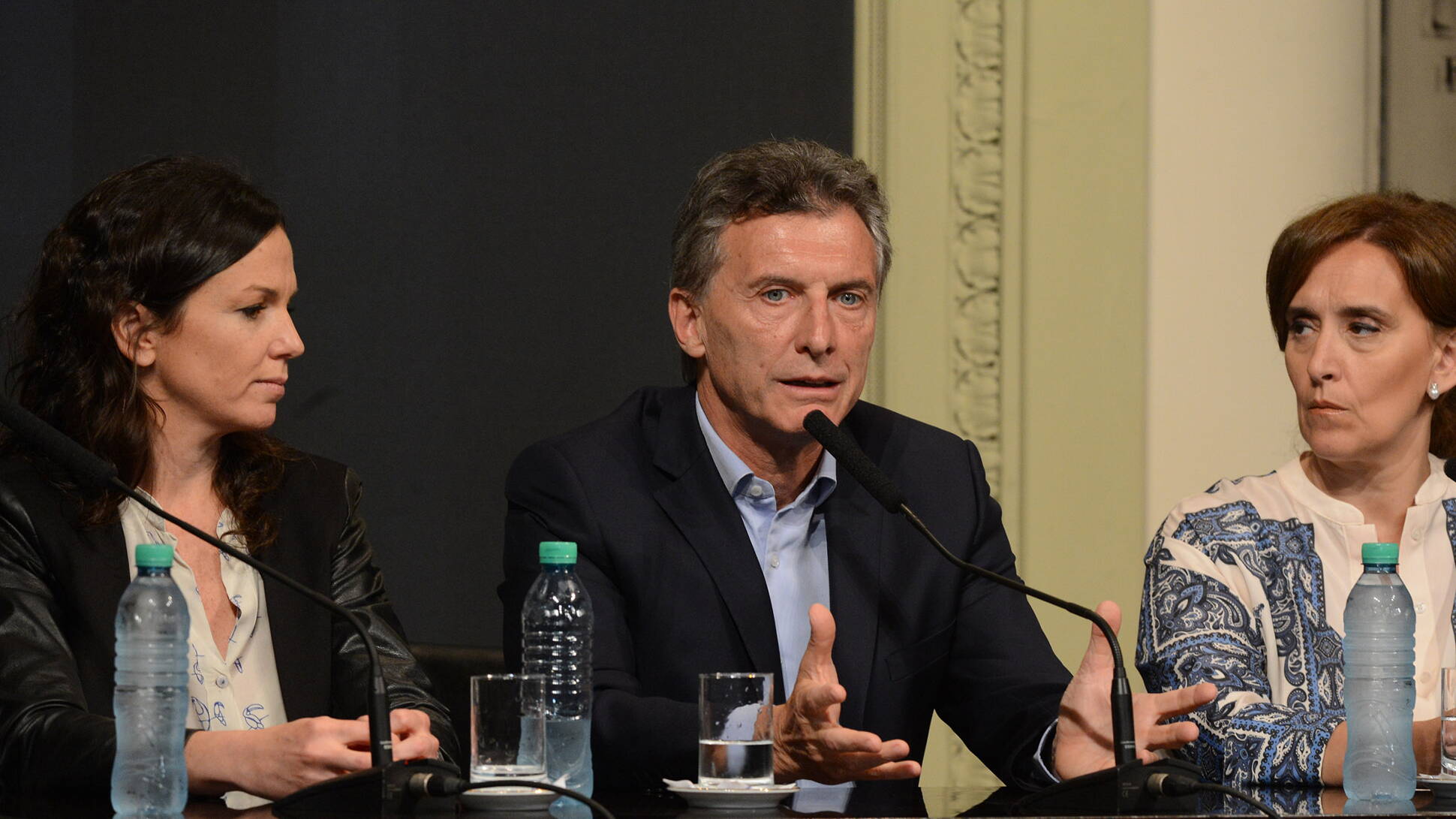 Mauricio Macri, Gabriela Michetti y Carolina Stanley en Sala de Conferencias de Casa de Gobierno