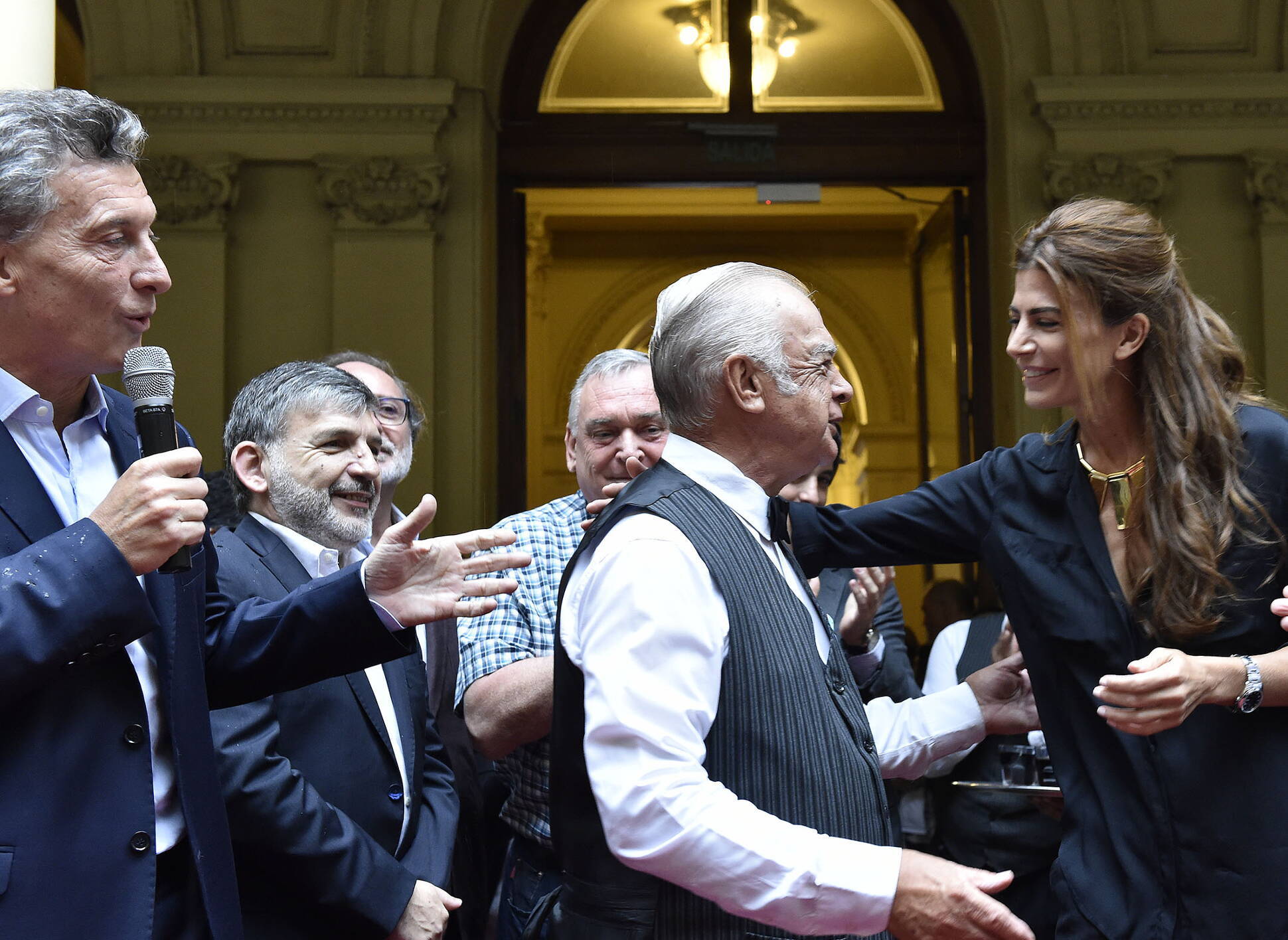 El Presidente compartió un brindis con los trabajadores de la Casa Rosada, con motivo de la celebración de Navidad y Año Nuevo. 