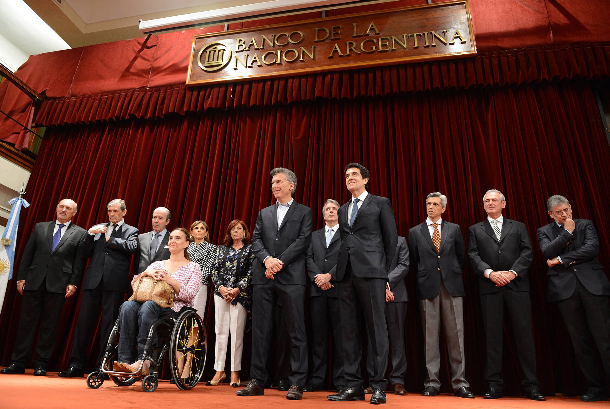 El Presidente, junto la Vicepresidenta, en la asunción del presidente del Banco Nación Argentina.