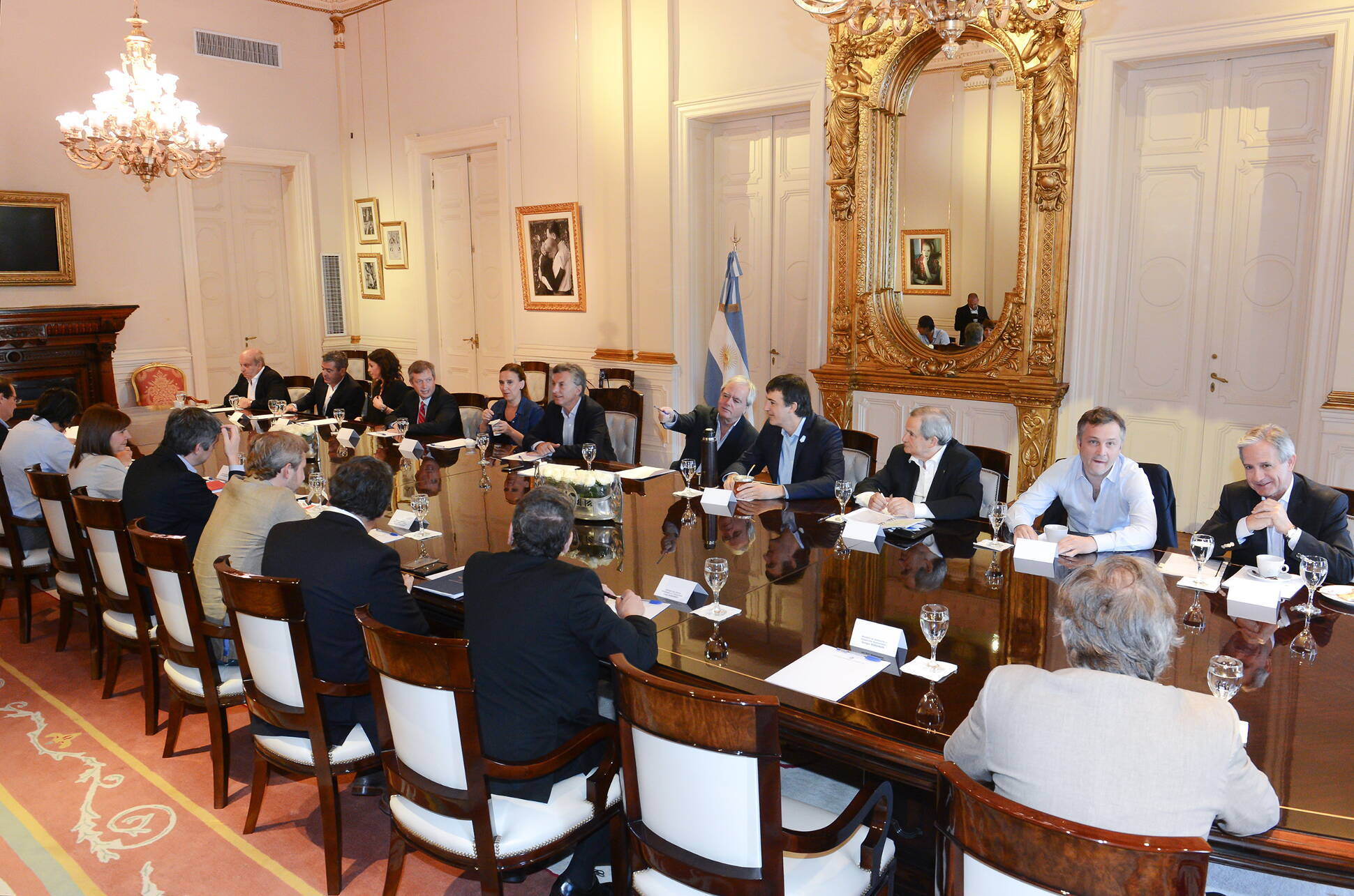 El Presidente Macri junto al Gabinente social reunido en Casa de Gobierno