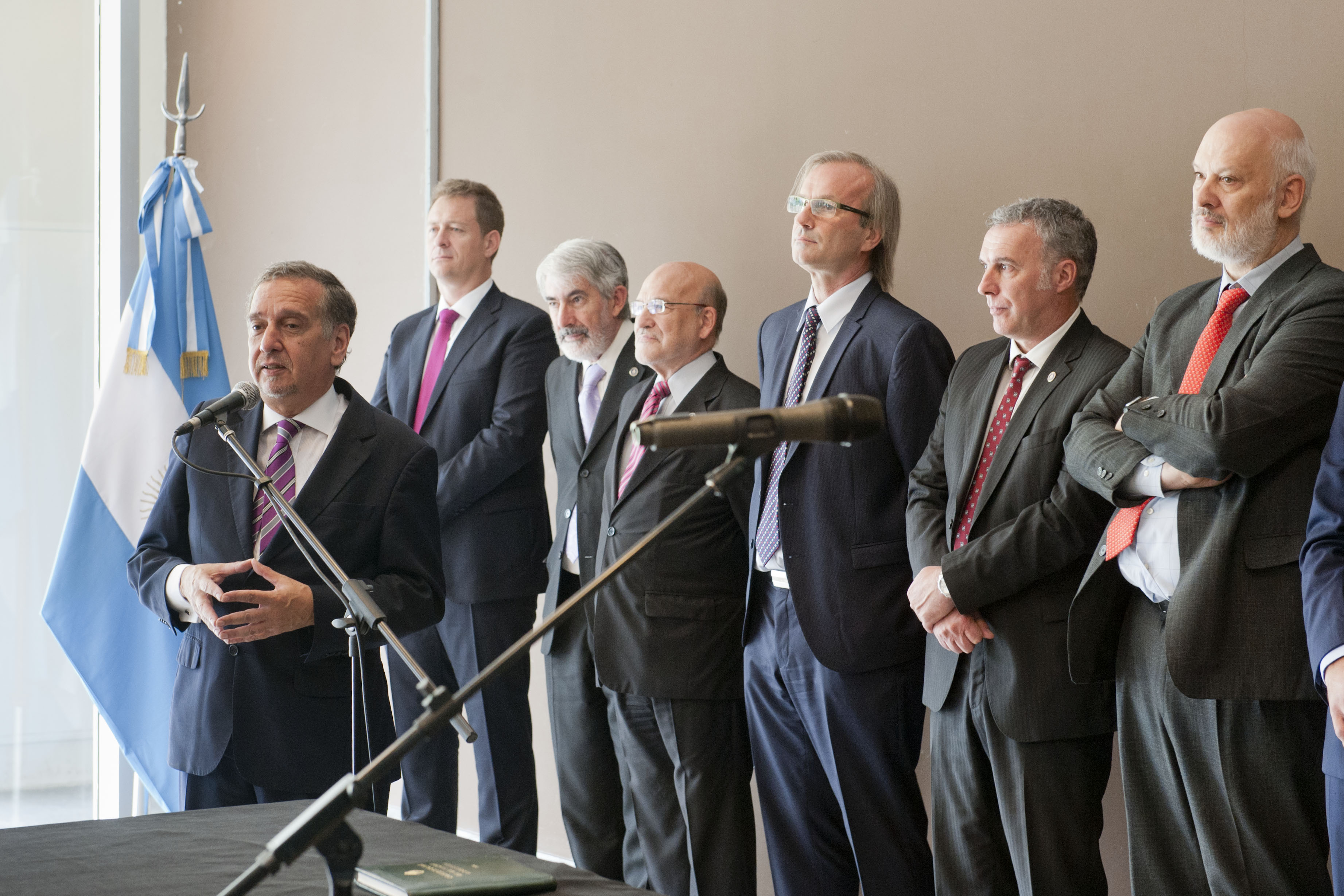 Lino Barañao toma juramento a su gabinete