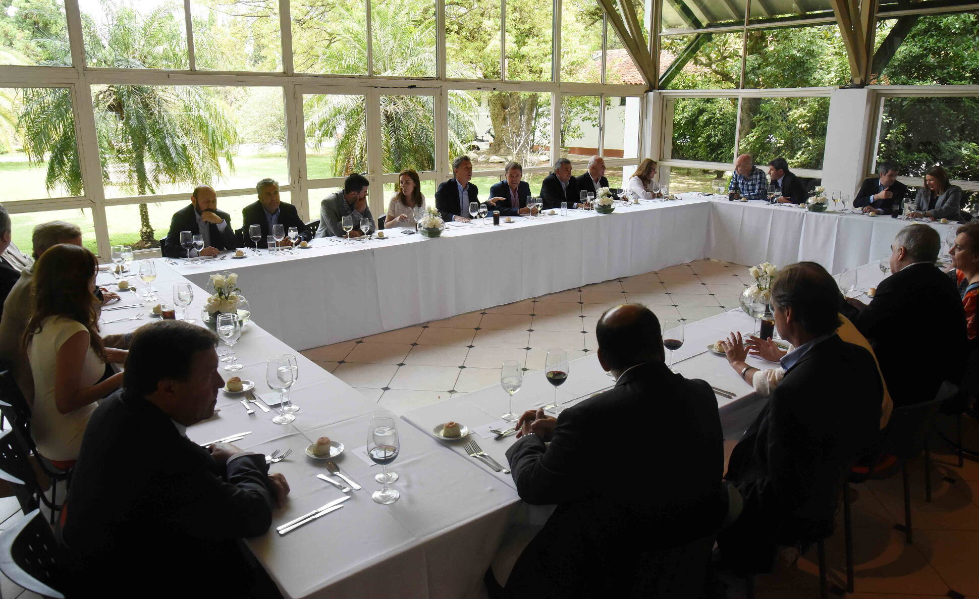 El presidente Mauricio Macri, junto a gobernadores en Olivos