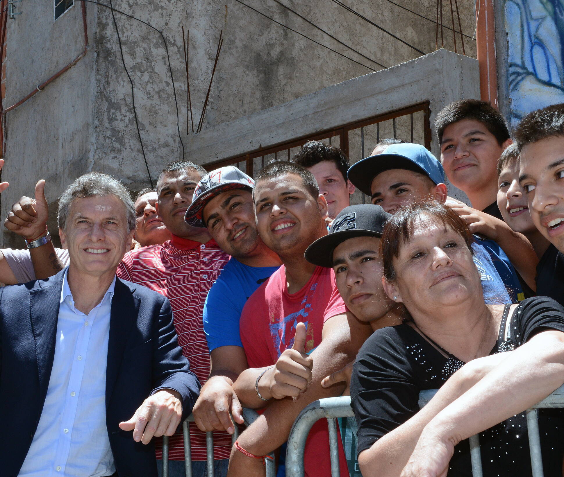 Mauricio Macri junto a la fundadora del Comedor Los Piletones, Margarita Barrientos