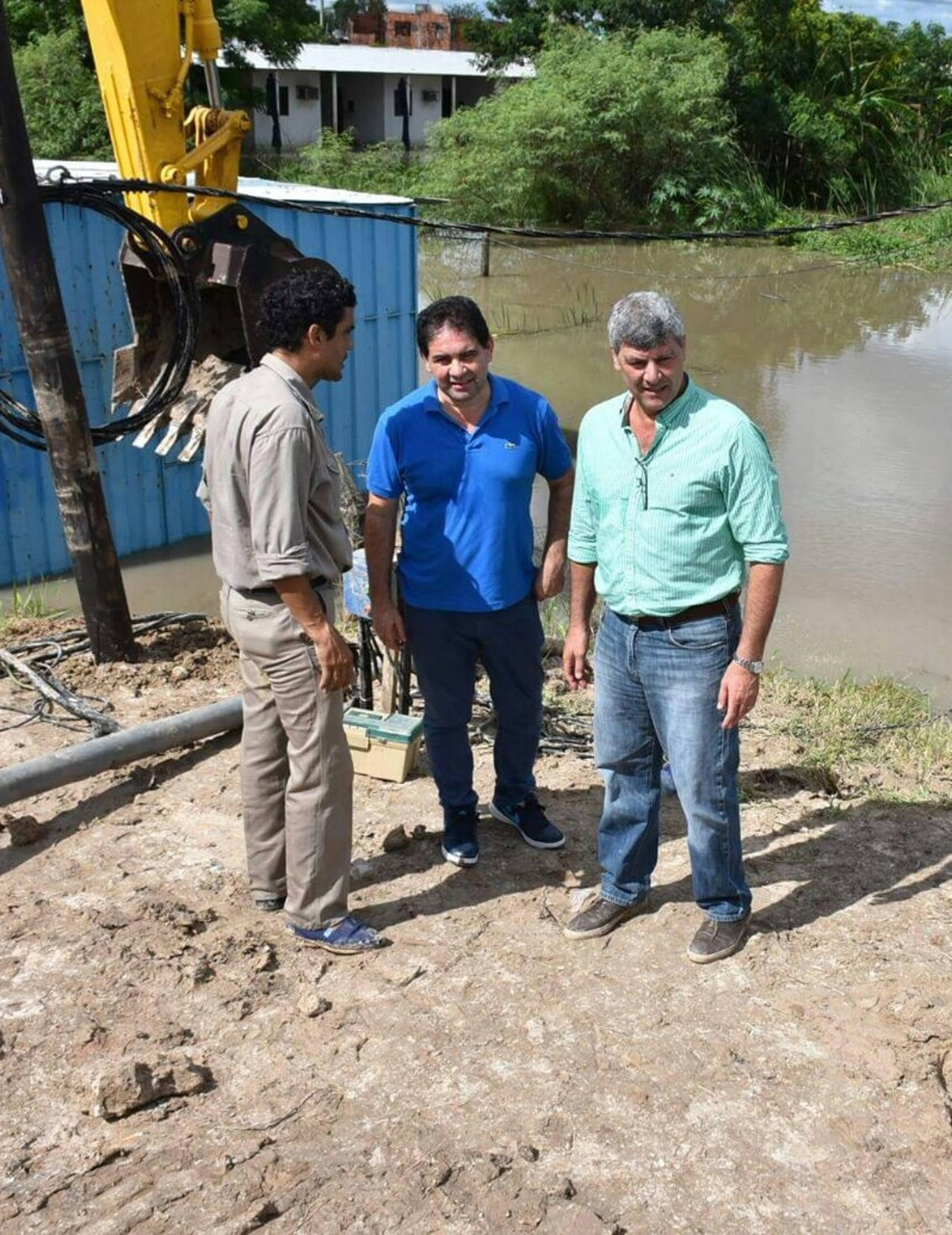 El ministro de Agroindustria, Ricardo Buryaile, supervisa acciones de asistencia a inundados en Formosa. 
