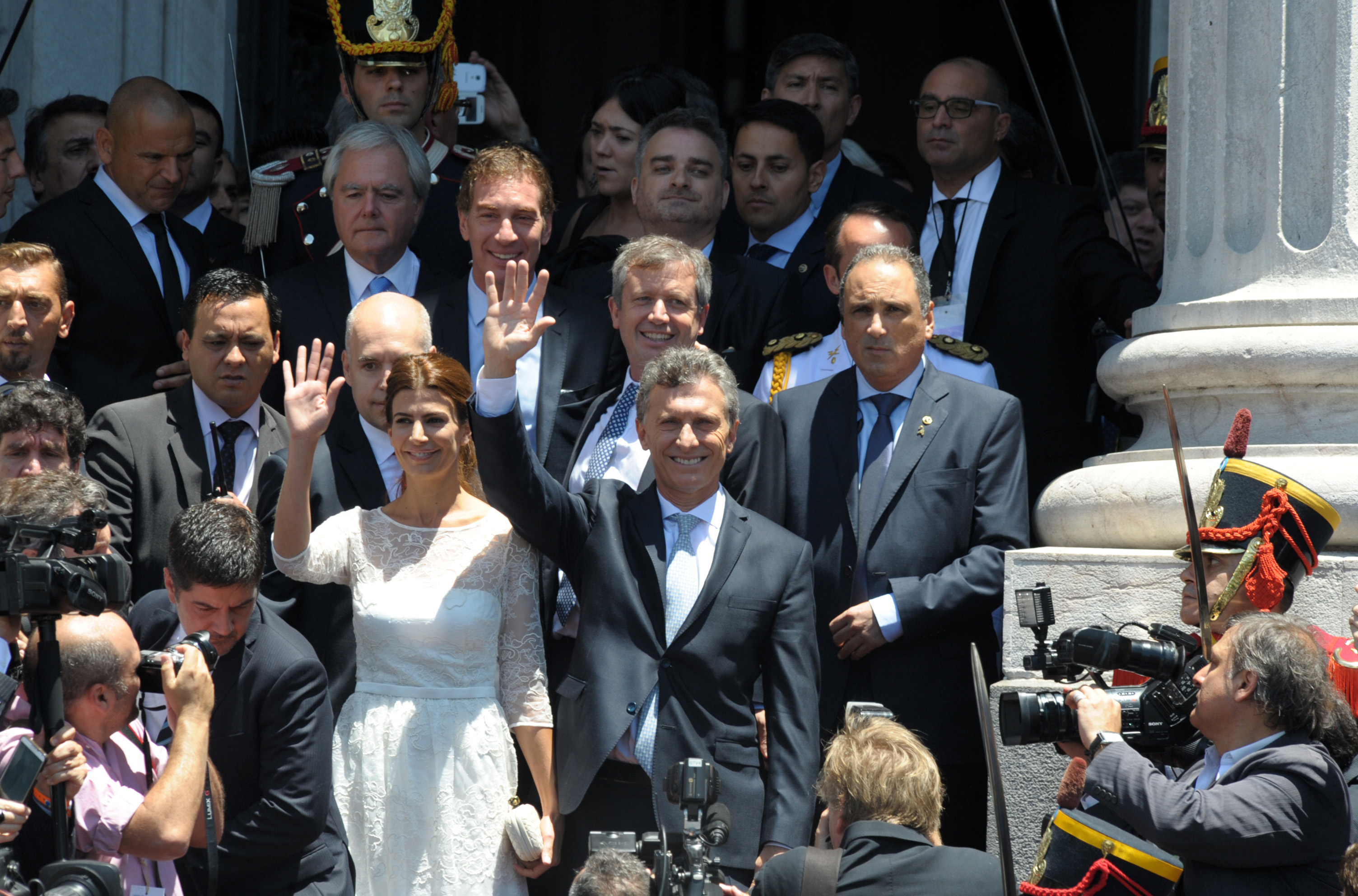 El presidente Mauricio Macri junto a la primera dama salen del Congreso