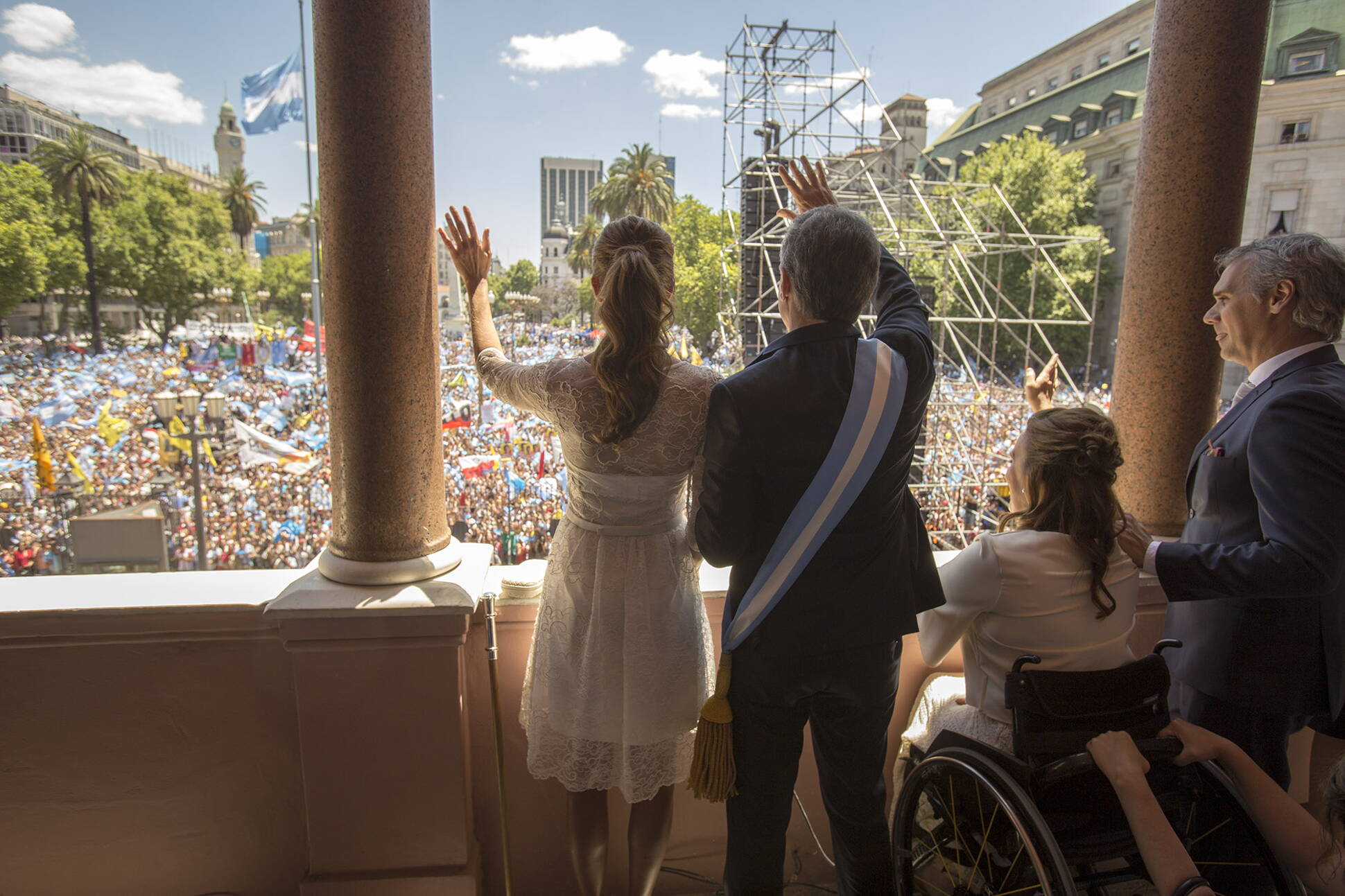 Mauricio Macri y su esposa Juliana Awada en el balcón de la Casa Rosada