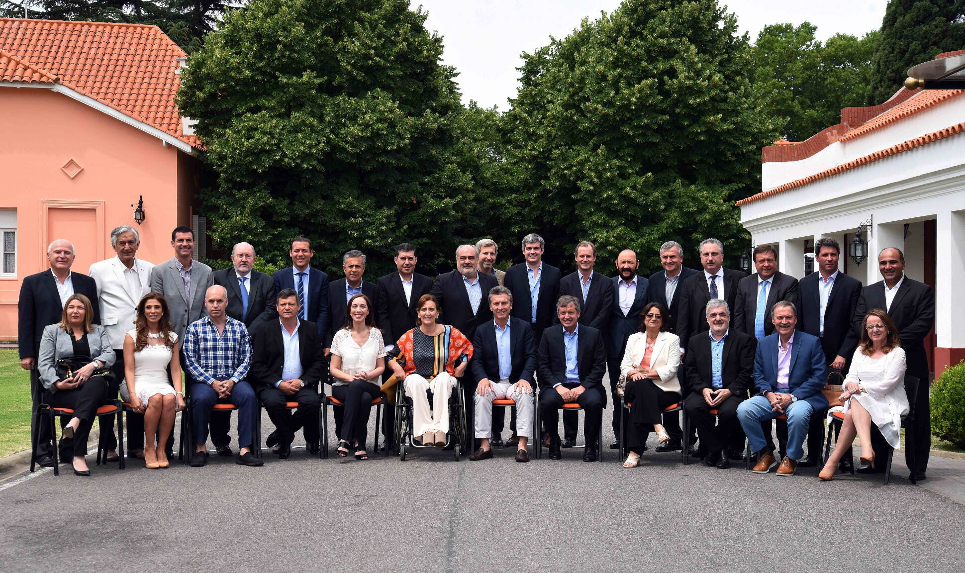 El presidente Mauricio Macri, junto a gobernadores en Olivos