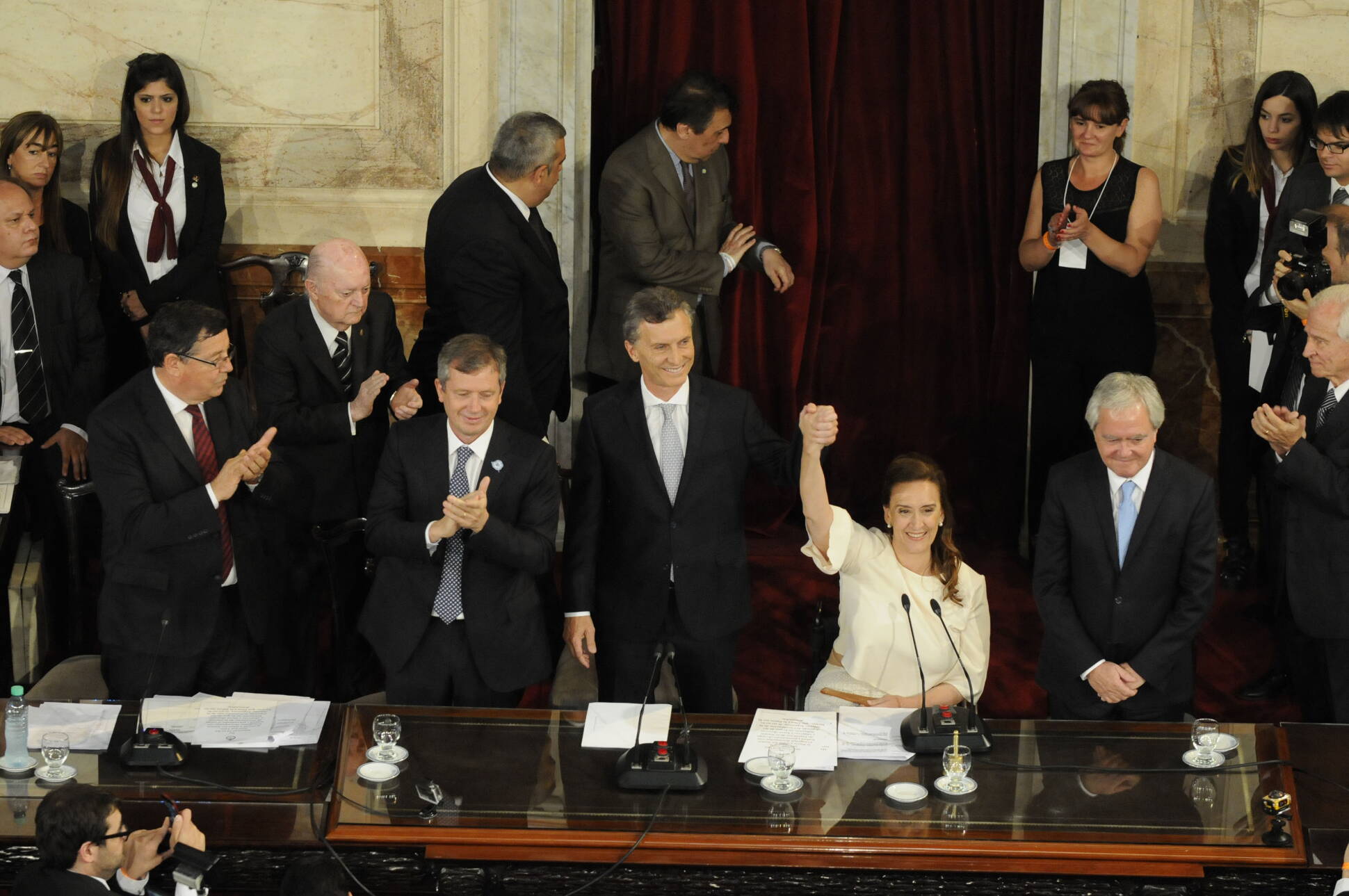 El presidente Mauricio Macri, junto a la vicepresidenta Gabriela Michetti, tras efectuar la jura 