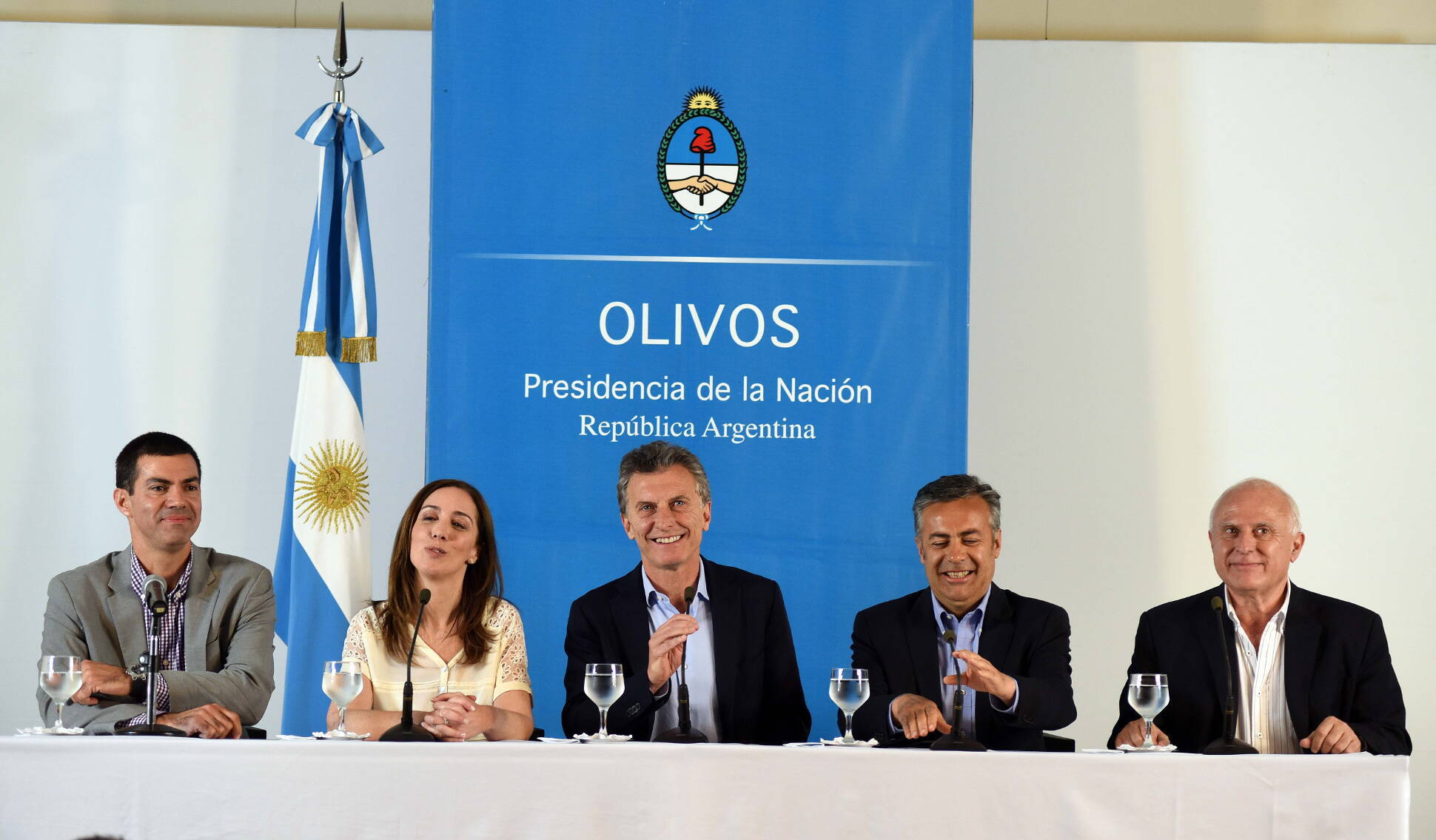 El Presidente Macri y gobernadores ofrecen conferencia