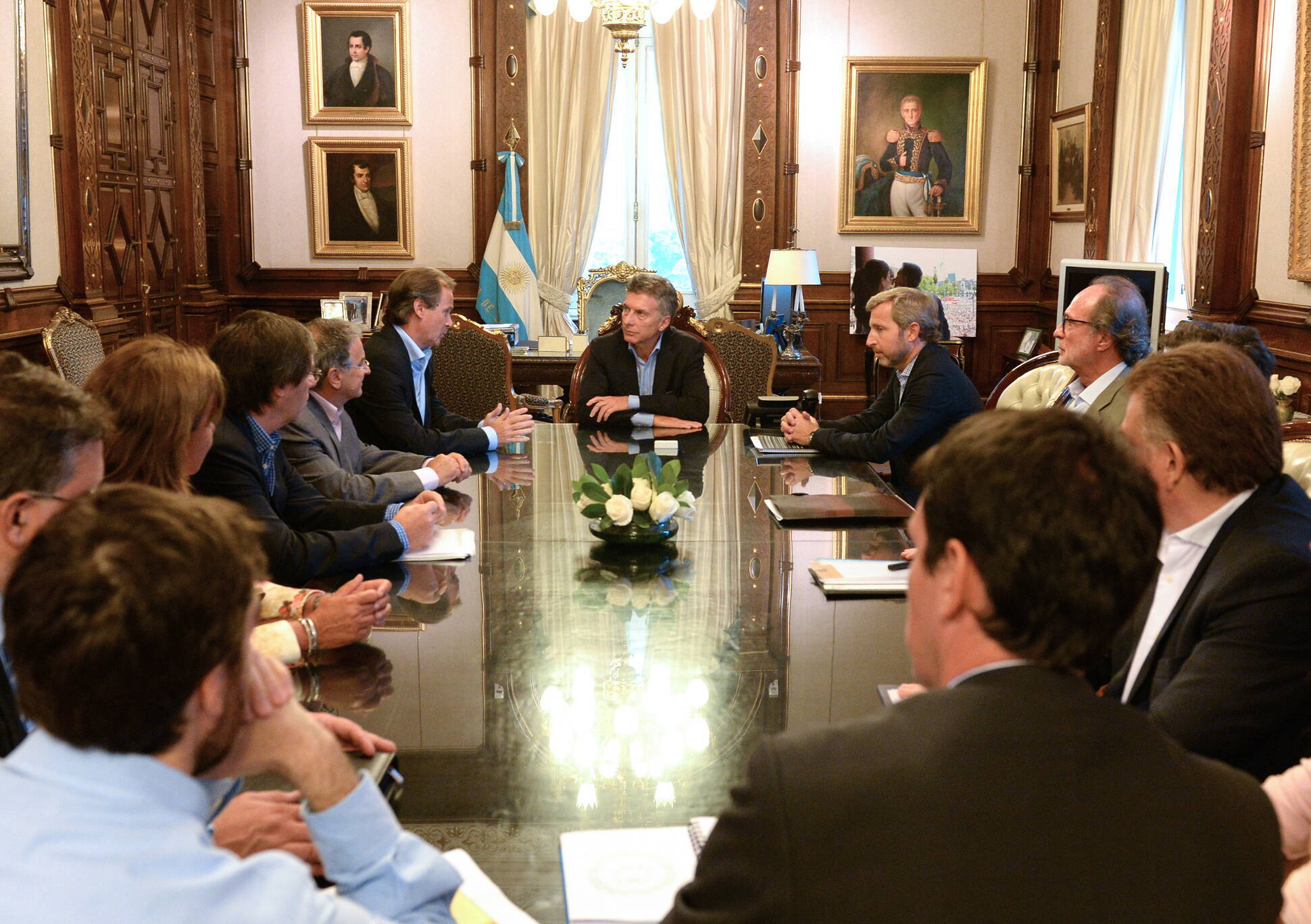 Mauricio Macri, Gustavo Bordet, Rogelio Frigerio y funcionarios