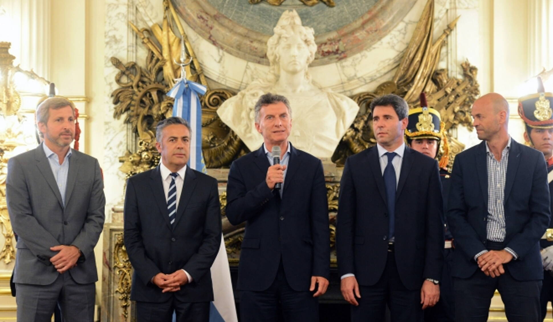 El presidente Mauricio Macri visitó Tandanor y recorrió la isla Demarchi