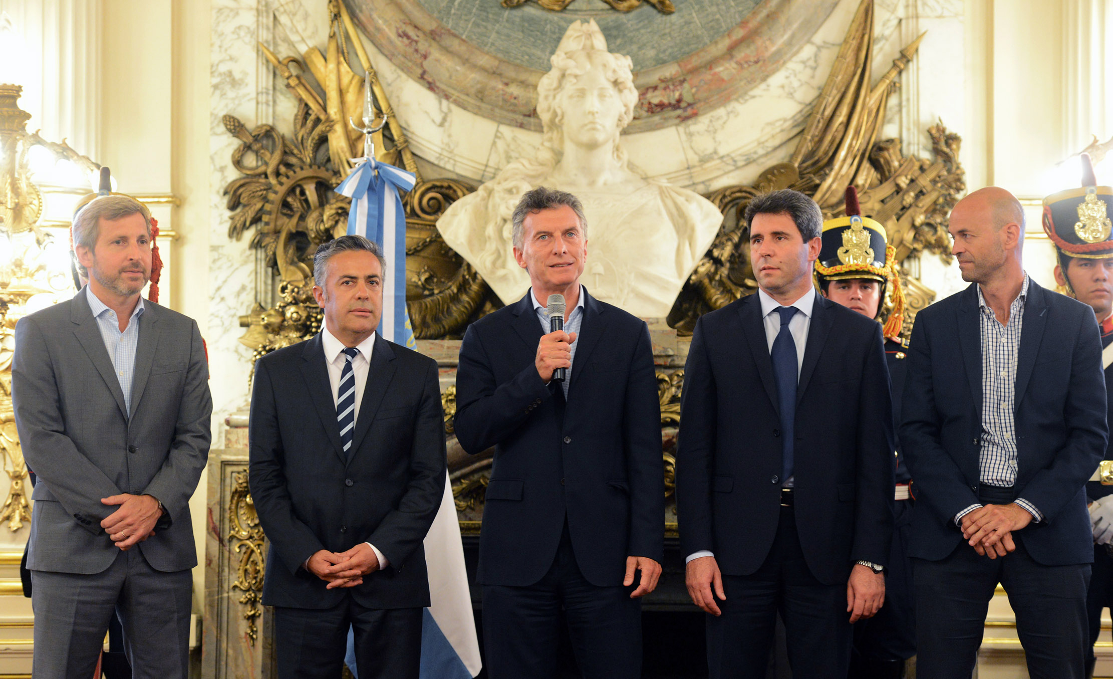 Mauricio Macri, Rogelio Frigerio, Alfredo Cornejo, Sergio Uñac y Guillermo Dietrich