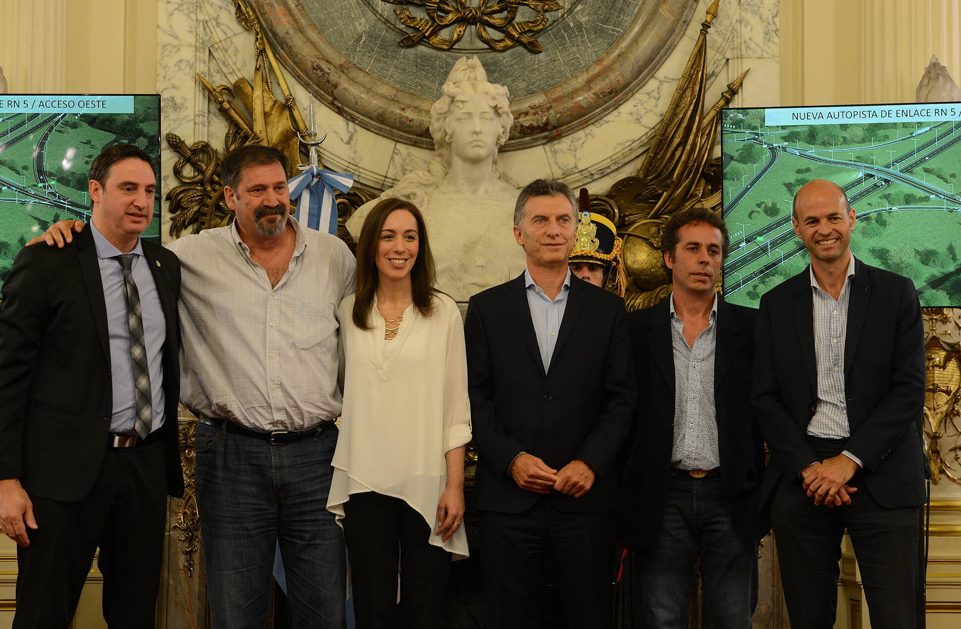 El Presidente anunció obras en la ruta nacional 5, en Casa Rosada.